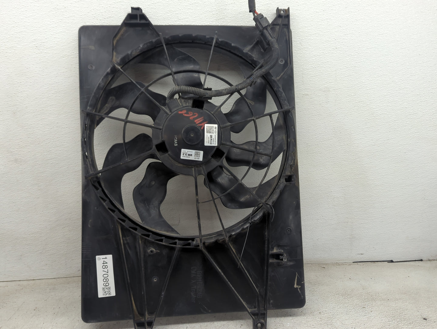 2016-2020 Kia Sorento Electric Radiator Cooling Fan Motor Assembly Fits Fits 2016 2017 2018 2019 2020 OEM Used Auto Parts - 