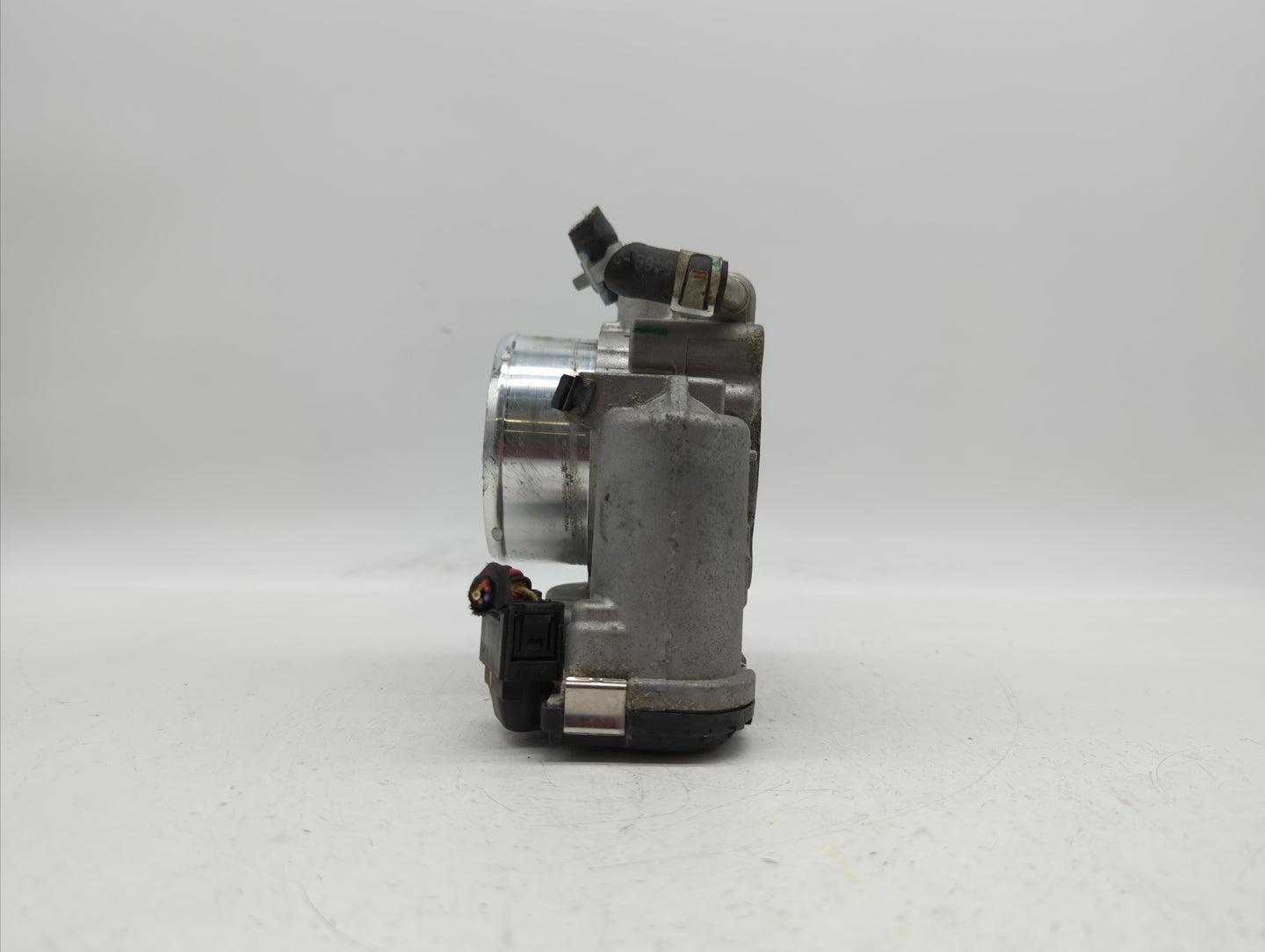 2016-2019 Kia Sorento Throttle Body P/N:35100-2G600 Fits Fits 2015 2016 2017 2018 2019 OEM Used Auto Parts - Oemusedautopart