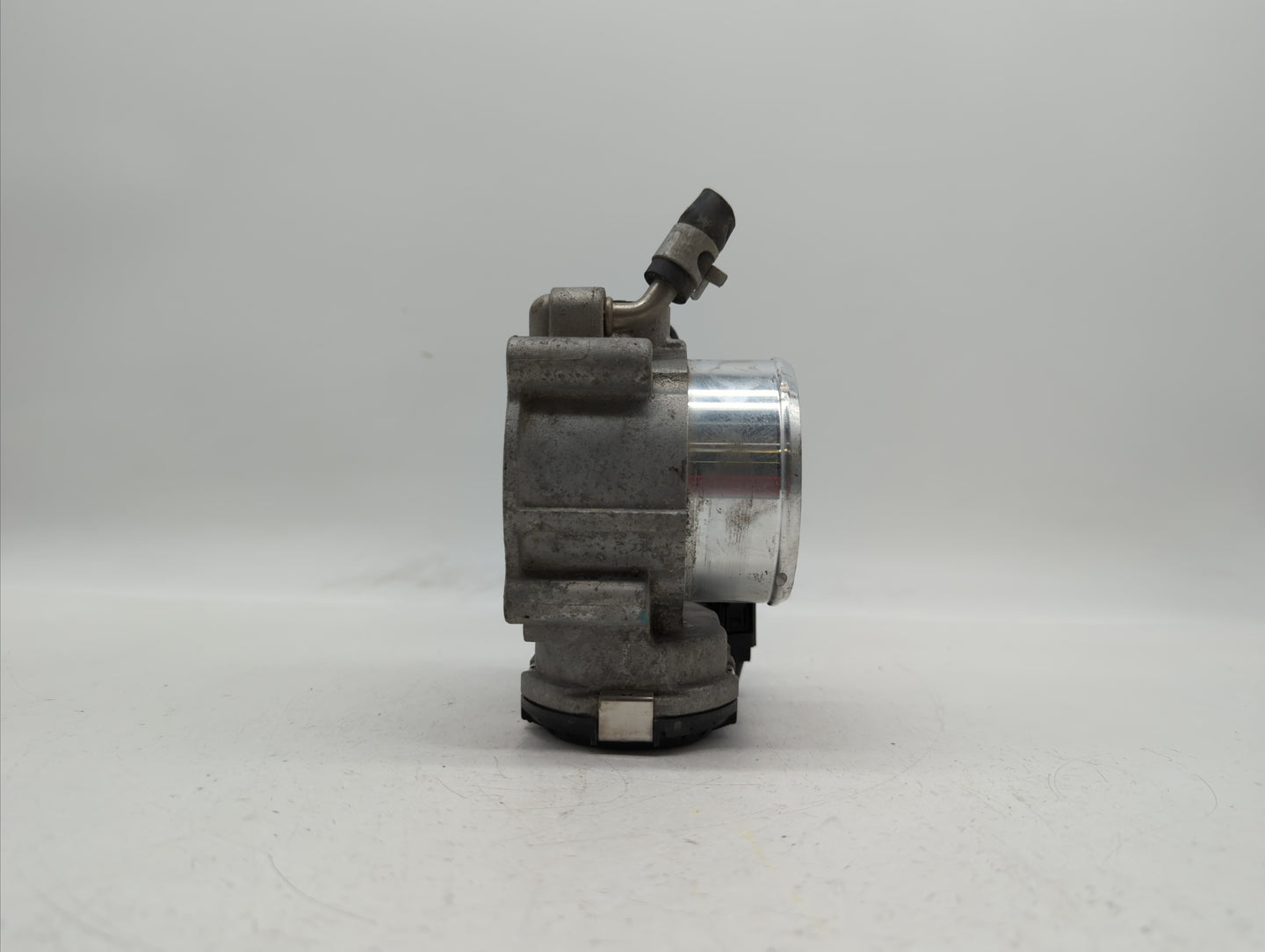 2016-2019 Kia Sorento Throttle Body P/N:35100-2G600 Fits Fits 2015 2016 2017 2018 2019 OEM Used Auto Parts - Oemusedautopart