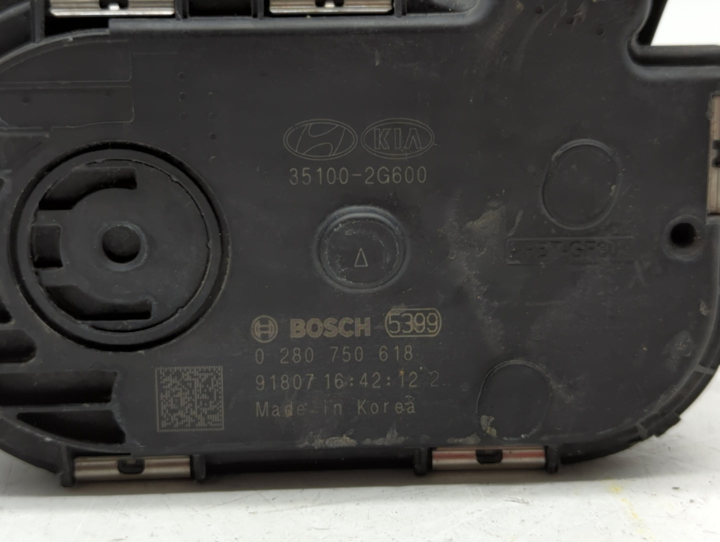 2016-2019 Kia Sorento Throttle Body P/N:35100-2G600 Fits Fits 2015 2016 2017 2018 2019 OEM Used Auto Parts - Oemusedautopart