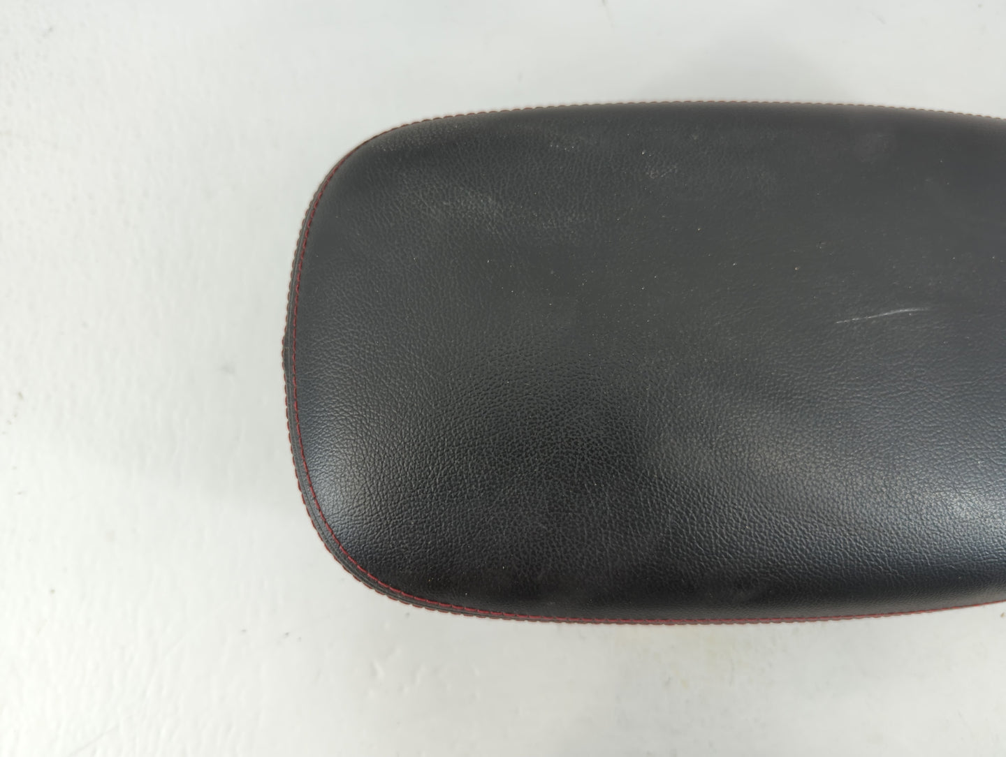 2014-2019 Kia Soul Center Console Armrest Cover Lid P/N:84661-B2101 Fits Fits 2014 2015 2016 2017 2018 2019 OEM Used Auto Pa