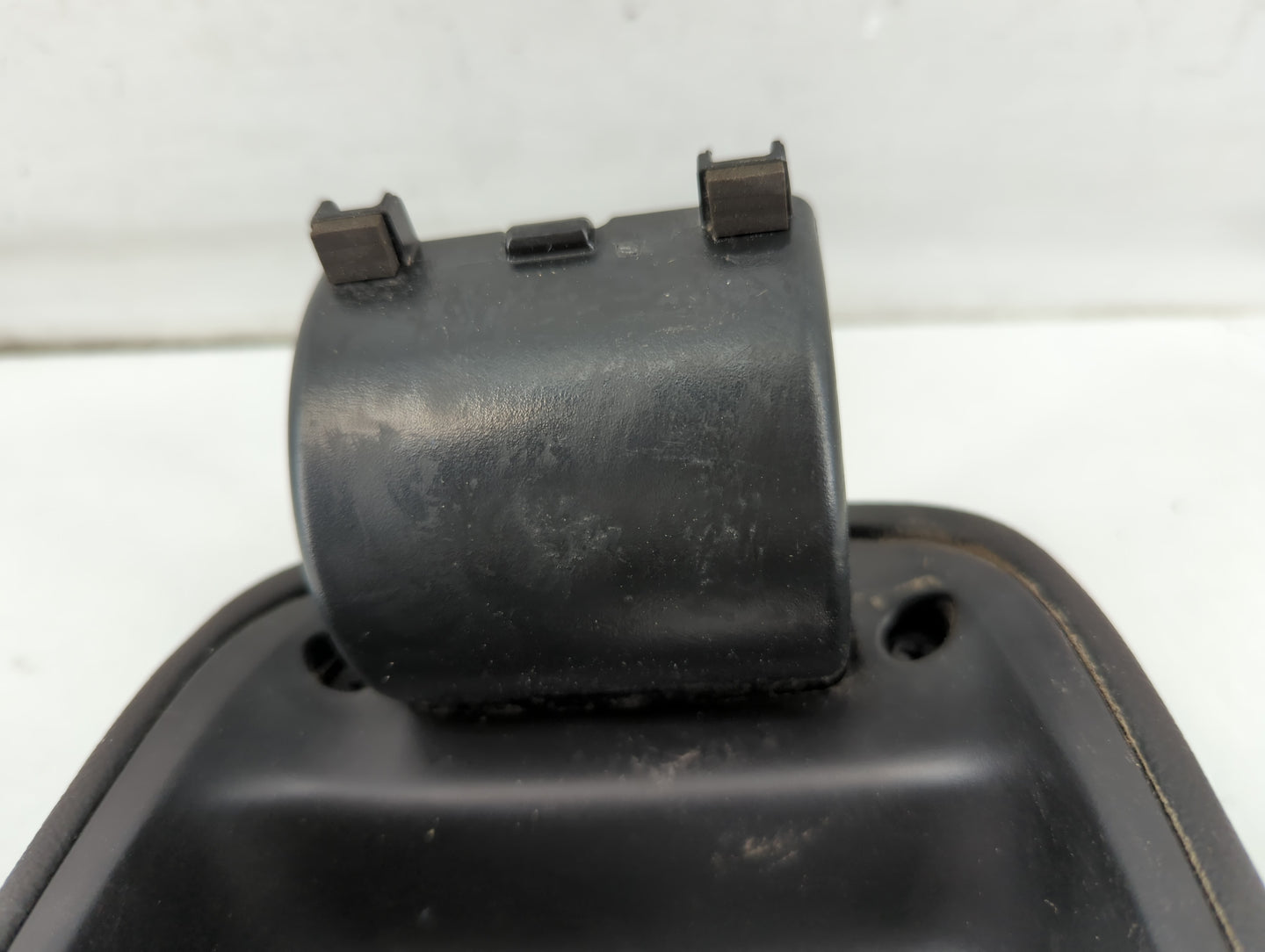 2014-2019 Kia Soul Center Console Armrest Cover Lid P/N:84661-B2101 Fits Fits 2014 2015 2016 2017 2018 2019 OEM Used Auto Pa