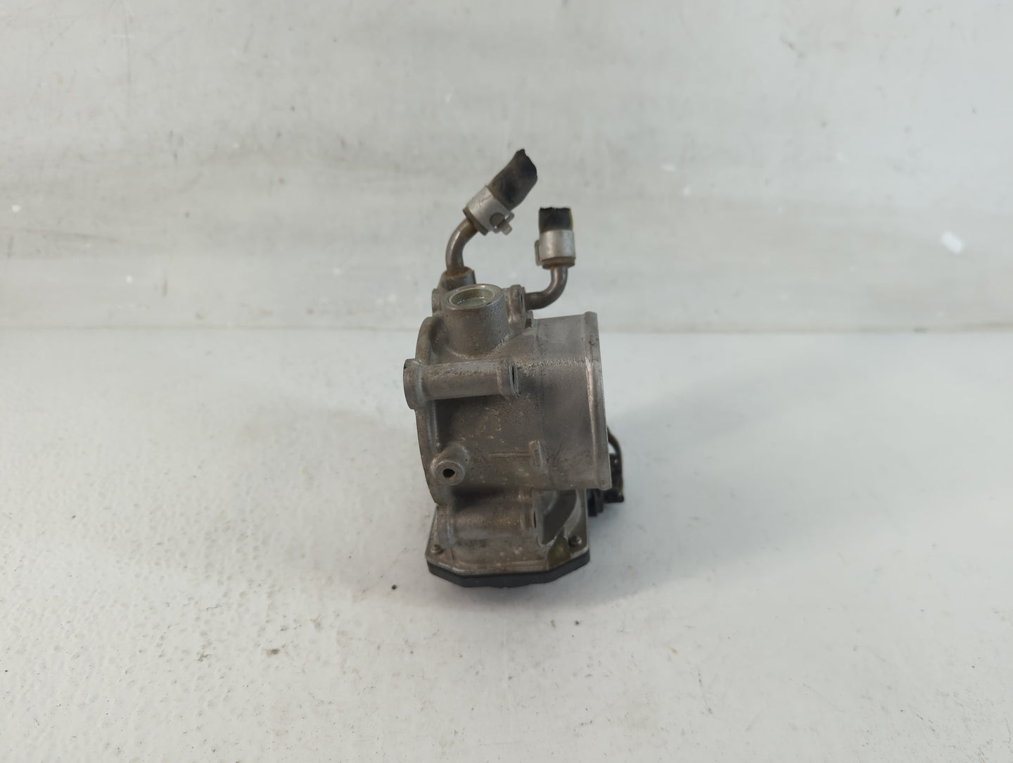2014-2019 Kia Soul Throttle Body P/N:35100-2E000 Fits Fits 2011 2012 2013 2014 2015 2016 2017 2018 2019 2020 2021 OEM Used A