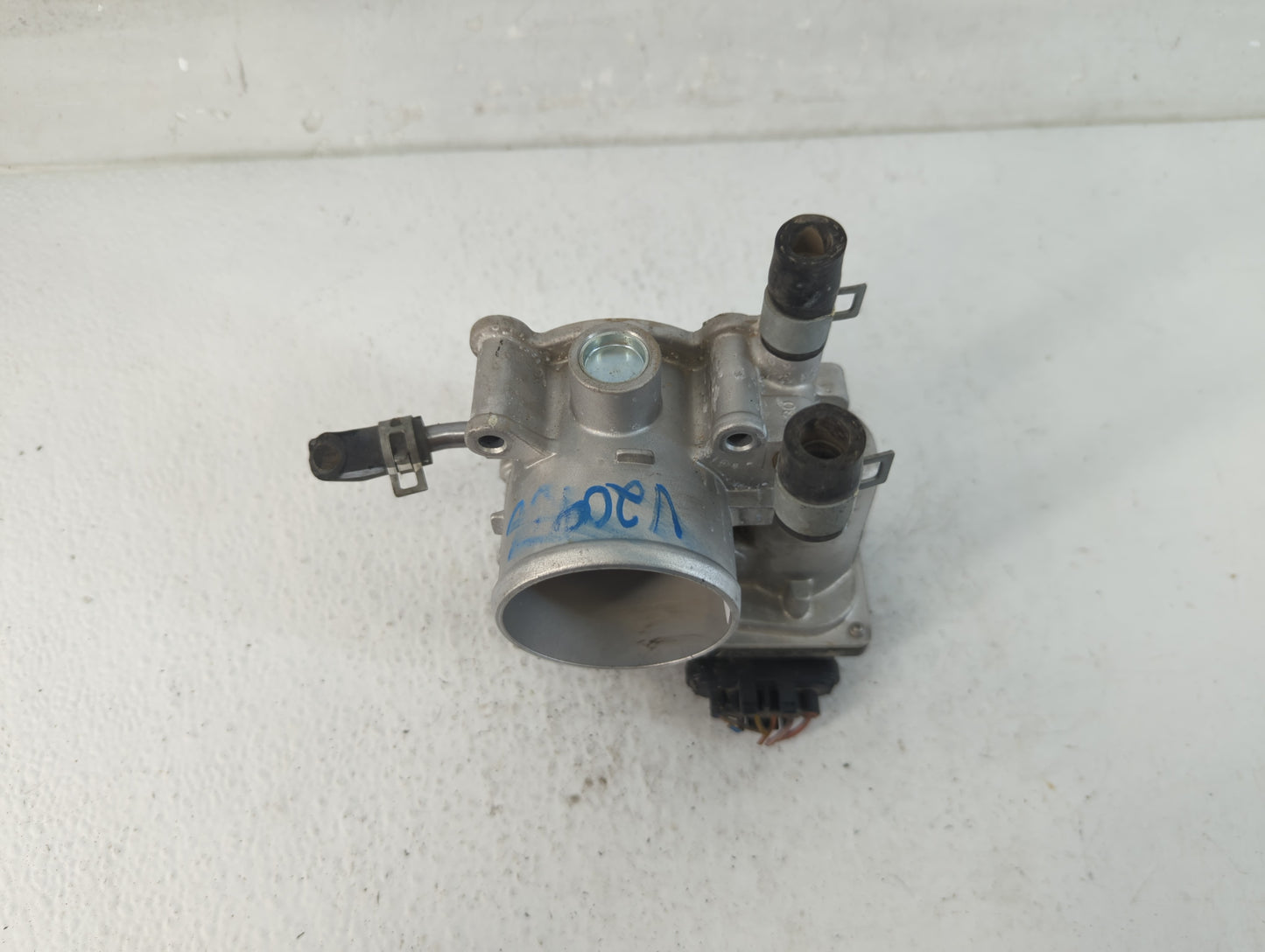 2012-2019 Kia Soul Throttle Body P/N:35100-2B300 Fits Fits 2012 2013 2014 2015 2016 2017 2018 2019 OEM Used Auto Parts - Oem