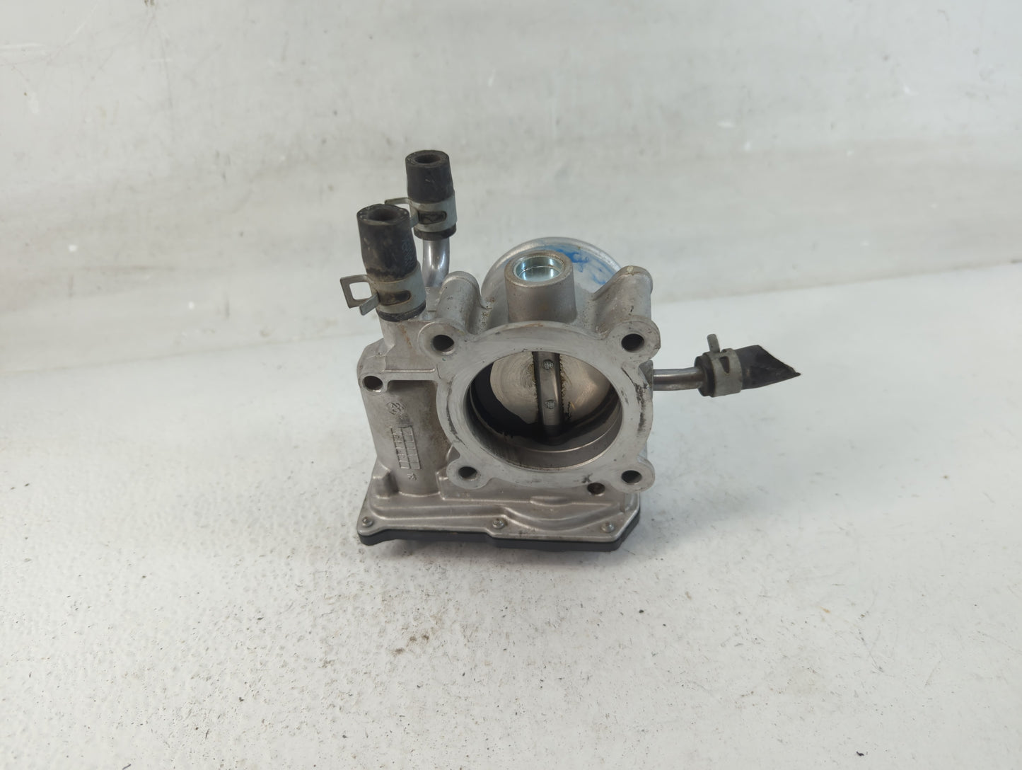 2012-2019 Kia Soul Throttle Body P/N:35100-2B300 Fits Fits 2012 2013 2014 2015 2016 2017 2018 2019 OEM Used Auto Parts - Oem