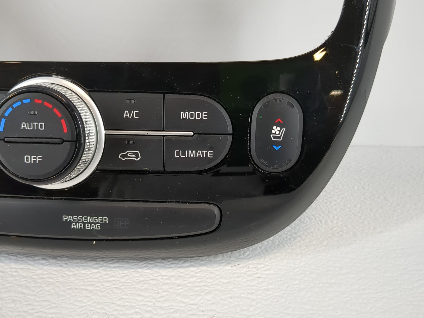 2017-2019 Kia Soul Climate Control Module Temperature AC/Heater Replacement P/N:97250-B2GS1CA Fits Fits 2017 2018 2019 OEM U