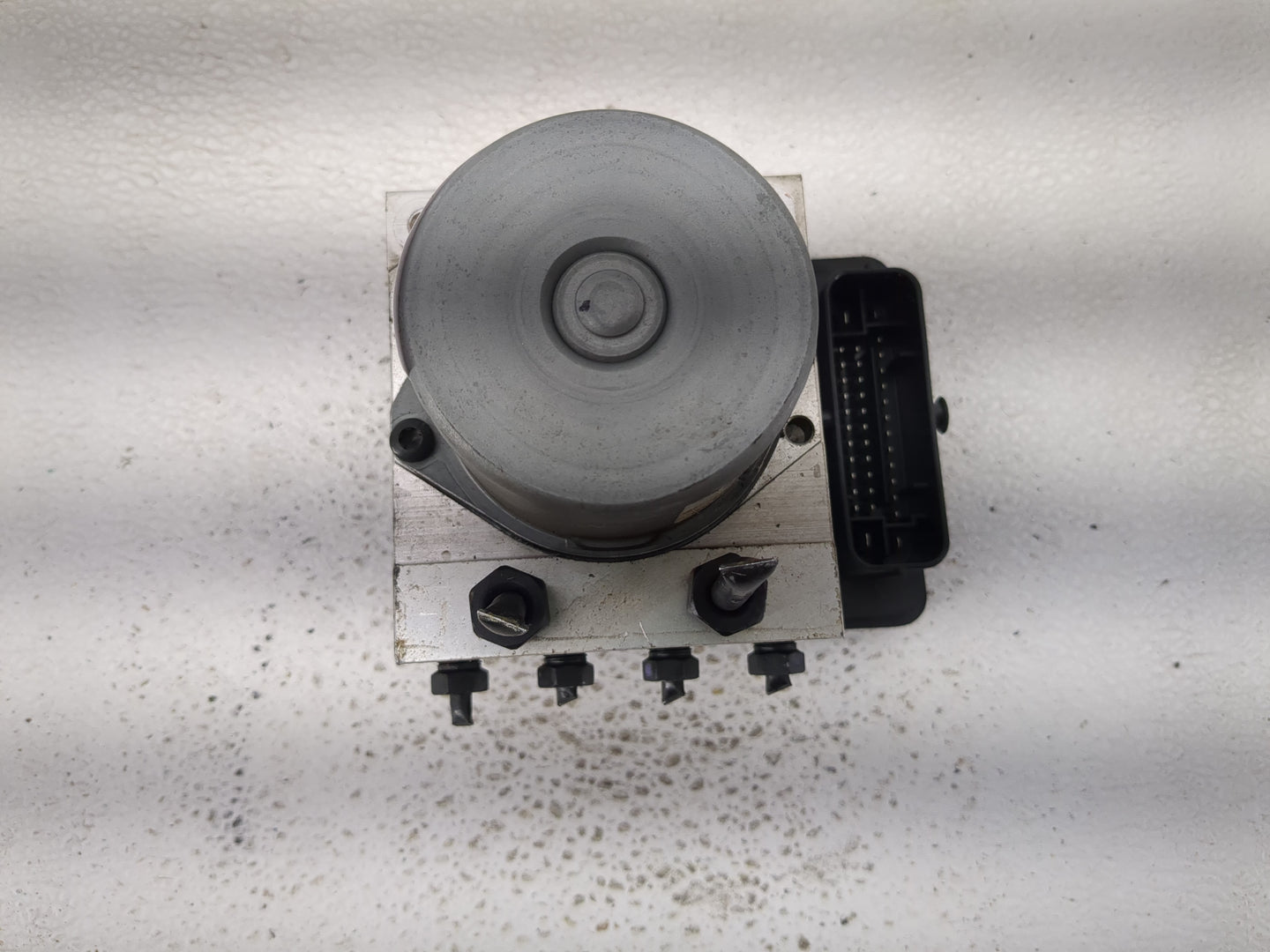 2017-2019 Kia Soul ABS Pump Control Module Replacement P/N:61589-45200 58900-B2120 Fits Fits 2017 2018 2019 OEM Used Auto Pa