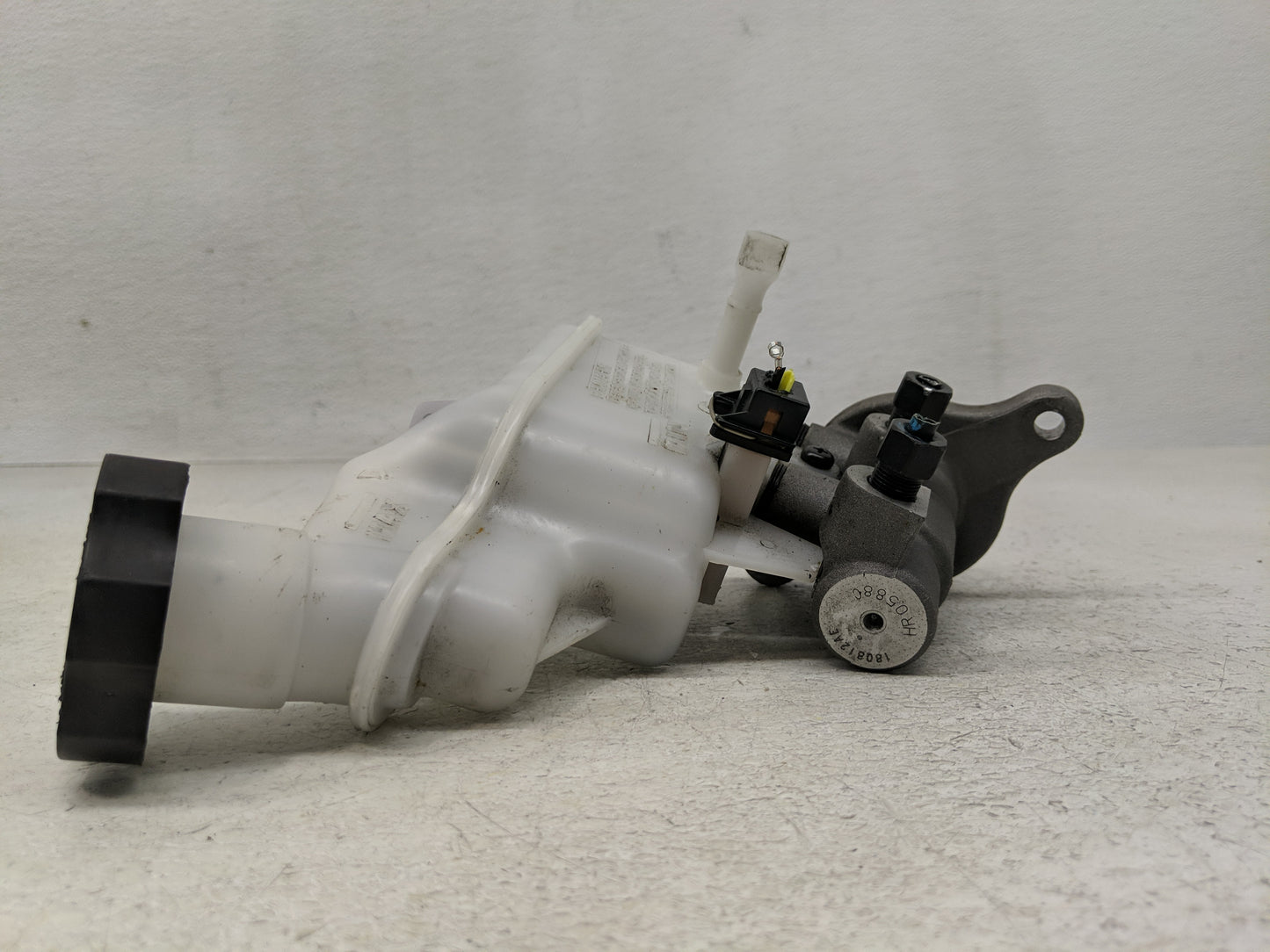 2017-2019 Kia Soul Brake Master Cylinder - Oemusedautoparts1.com