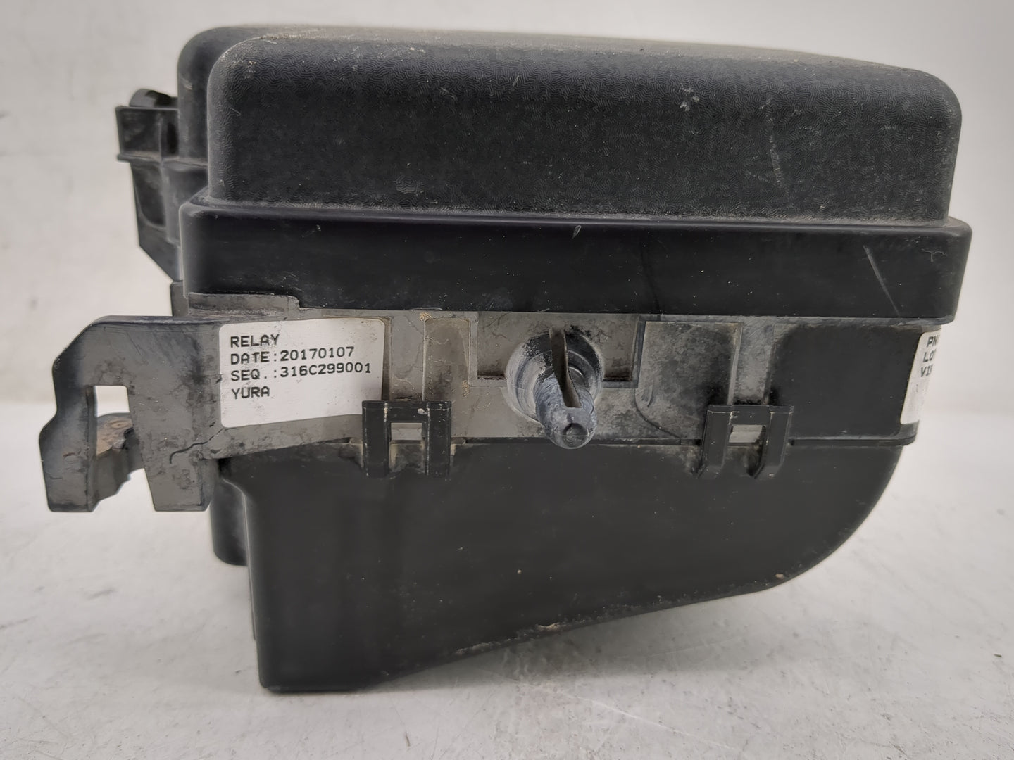 2017-2019 Kia Soul Fusebox Fuse Box Panel Relay Module P/N:91950-B2350 91950-B2330 Fits Fits 2017 2018 2019 OEM Used Auto Pa