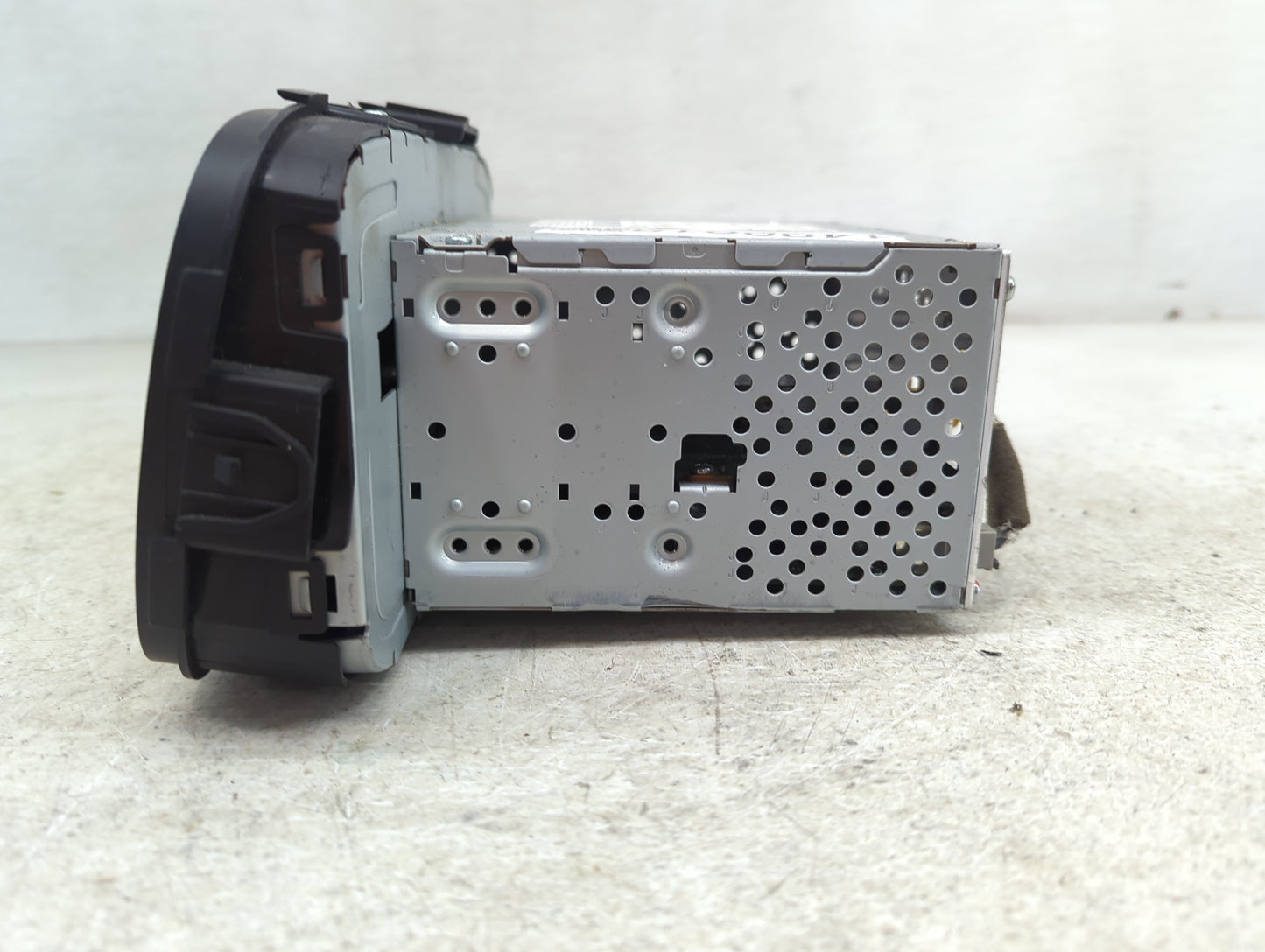 2017-2019 Kia Soul Radio AM FM Cd Player Receiver Replacement P/N:96180-B2610A Fits Fits 2017 2018 2019 OEM Used Auto Parts 