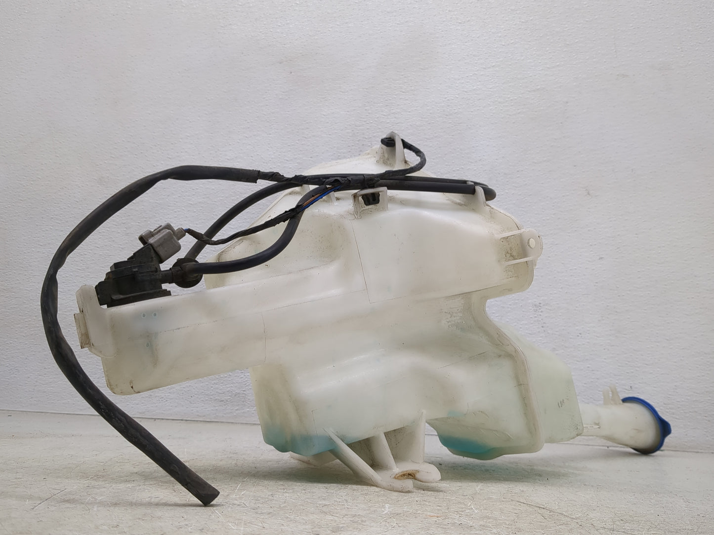 2014-2019 Kia Soul Windshield Washer Fluid Reservoir Bottle Oem - Oemusedautoparts1.com