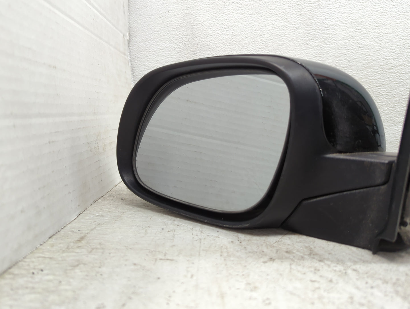 2014-2019 Kia Soul Driver Side View Mirror - Left Door Mirror OEM Used - Oemusedautoparts1.com