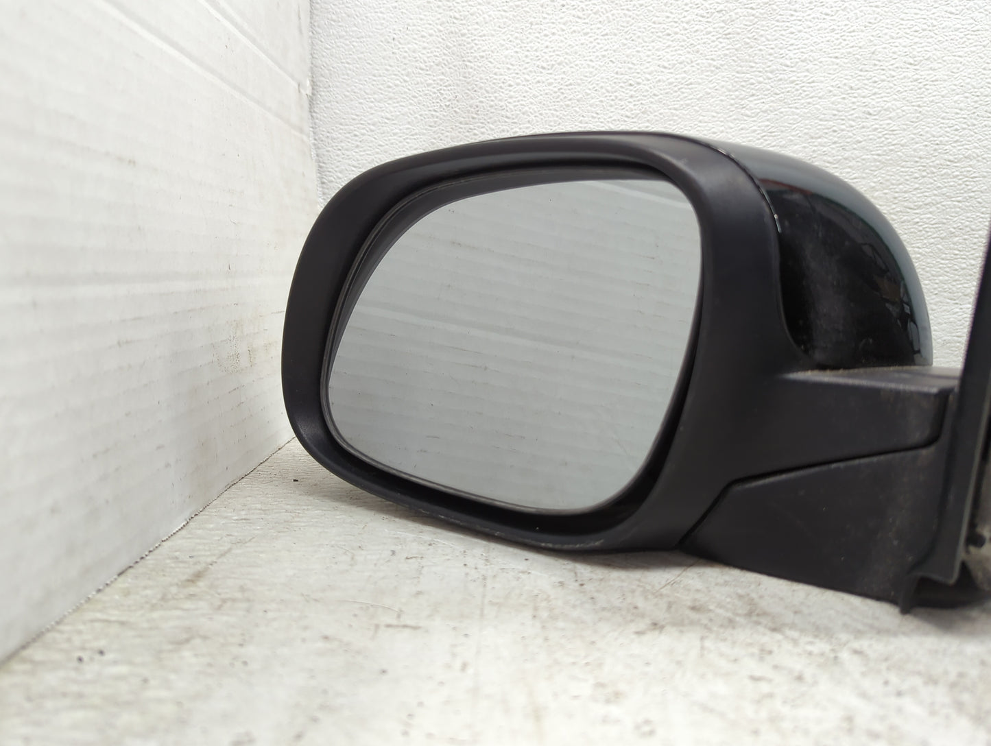 2014-2019 Kia Soul Driver Side View Mirror - Left Door Mirror OEM Used - Oemusedautoparts1.com