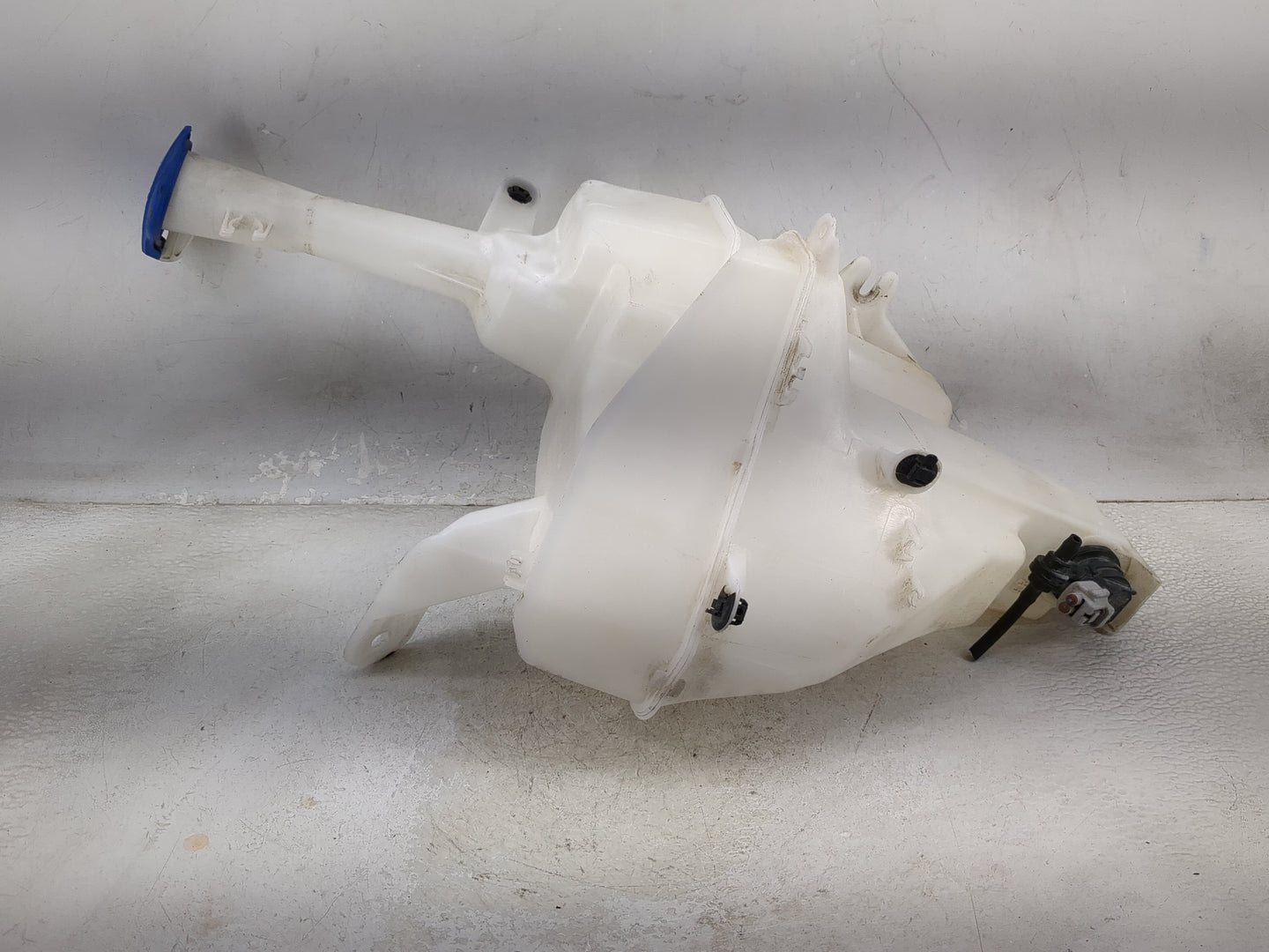 2014-2019 Kia Soul Windshield Washer Fluid Reservoir Bottle Oem 1476913 - Oemusedautoparts1.com