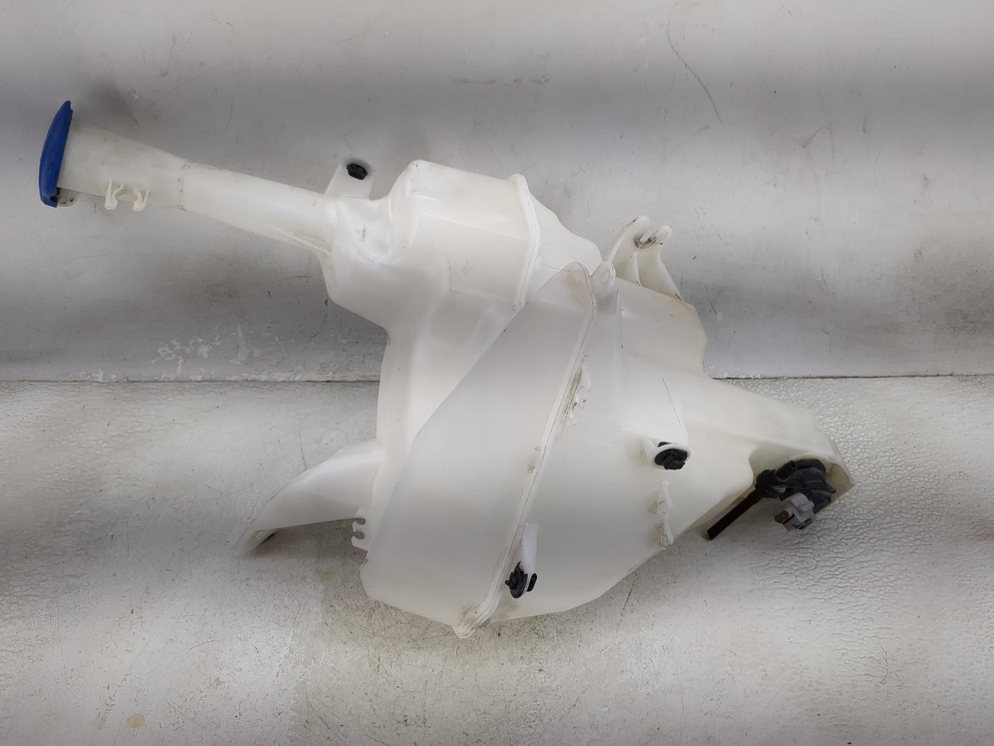 2014-2019 Kia Soul Windshield Washer Fluid Reservoir Bottle Oem 1476913 - Oemusedautoparts1.com