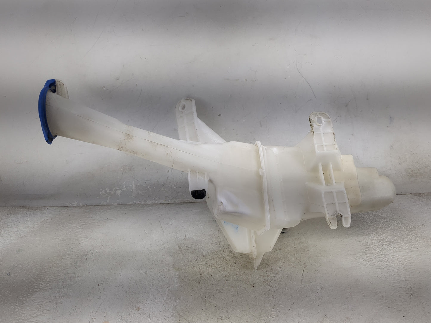 2014-2019 Kia Soul Windshield Washer Fluid Reservoir Bottle Oem 1476913 - Oemusedautoparts1.com