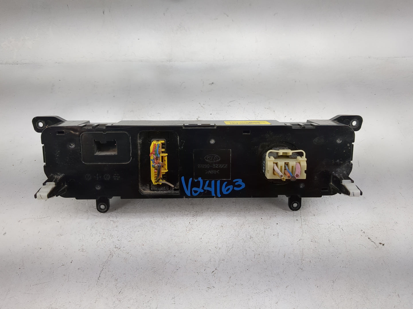 2017-2019 Kia Soul Climate Control Module Temperature AC/Heater Replacement P/N:97250-B2AS2ASB EC500-FGDCA Fits OEM Used Aut