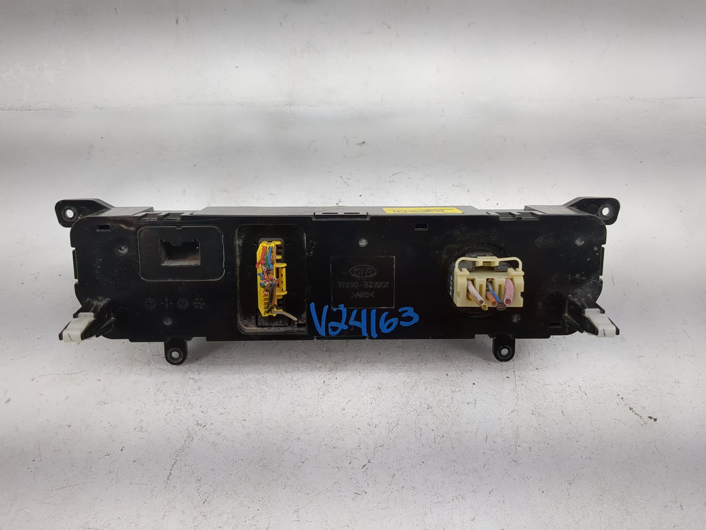 2017-2019 Kia Soul Climate Control Module Temperature AC/Heater Replacement P/N:97250-B2AS2ASB EC500-FGDCA Fits OEM Used Aut