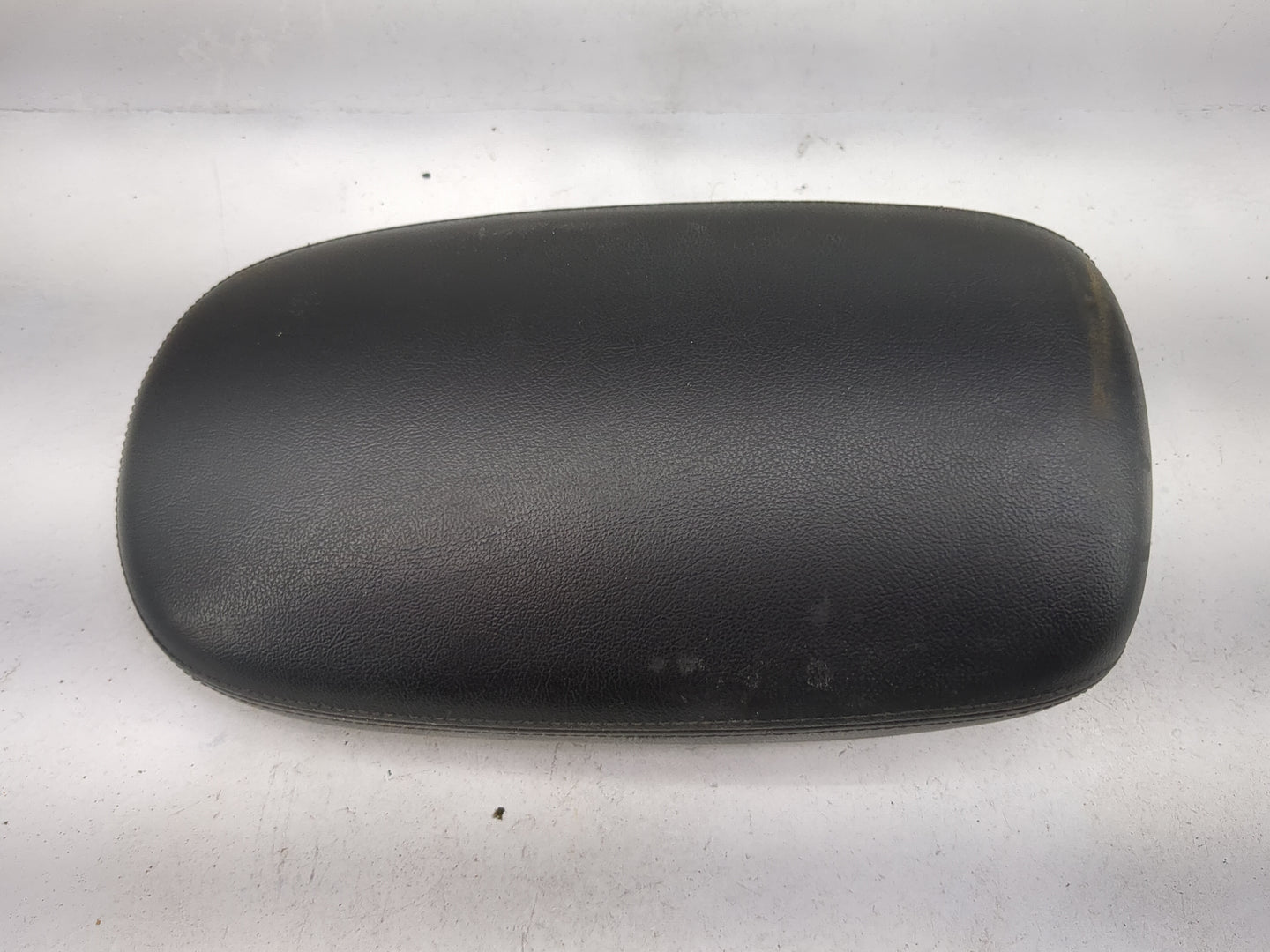 2019 Kia Soul Center Console Armrest Cover Lid P/N:84661-B2101 Fits OEM Used Auto Parts - Oemusedautoparts1.com