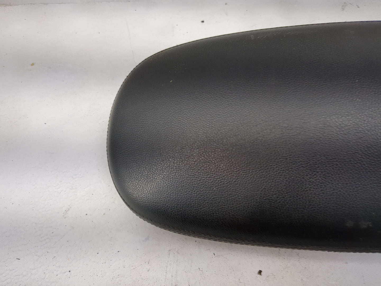 2019 Kia Soul Center Console Armrest Cover Lid P/N:84661-B2101 Fits OEM Used Auto Parts - Oemusedautoparts1.com