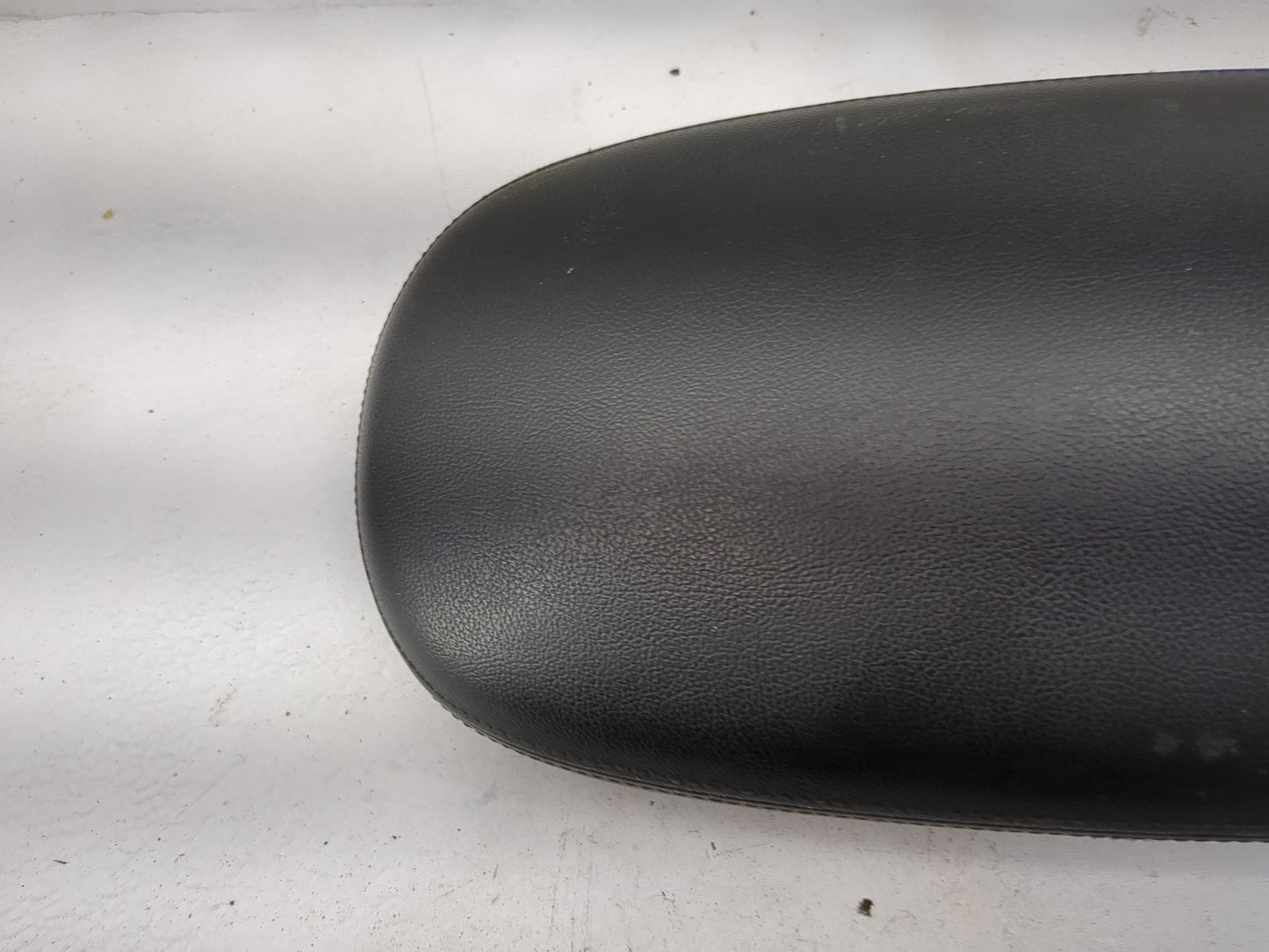 2019 Kia Soul Center Console Armrest Cover Lid P/N:84661-B2101 Fits OEM Used Auto Parts - Oemusedautoparts1.com