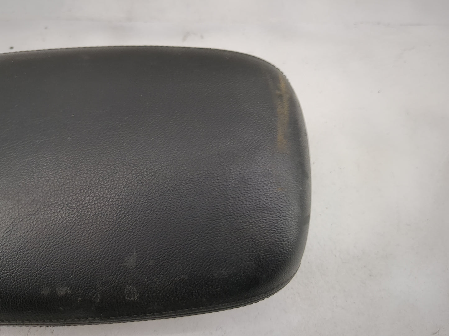 2019 Kia Soul Center Console Armrest Cover Lid P/N:84661-B2101 Fits OEM Used Auto Parts - Oemusedautoparts1.com