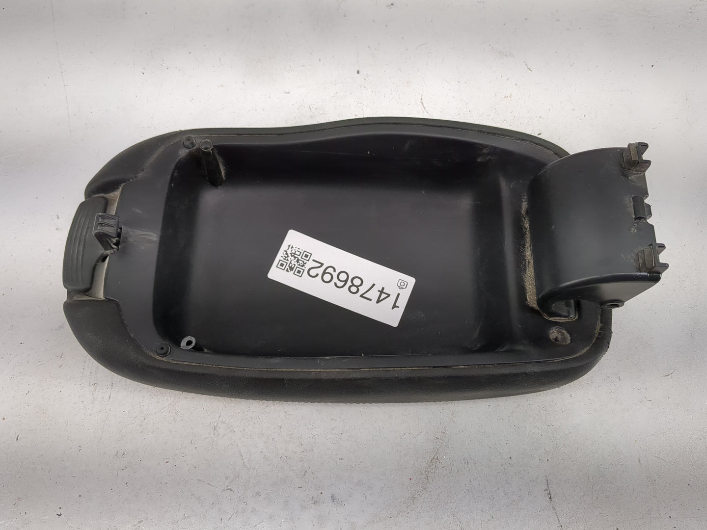 2019 Kia Soul Center Console Armrest Cover Lid P/N:84661-B2101 Fits OEM Used Auto Parts - Oemusedautoparts1.com