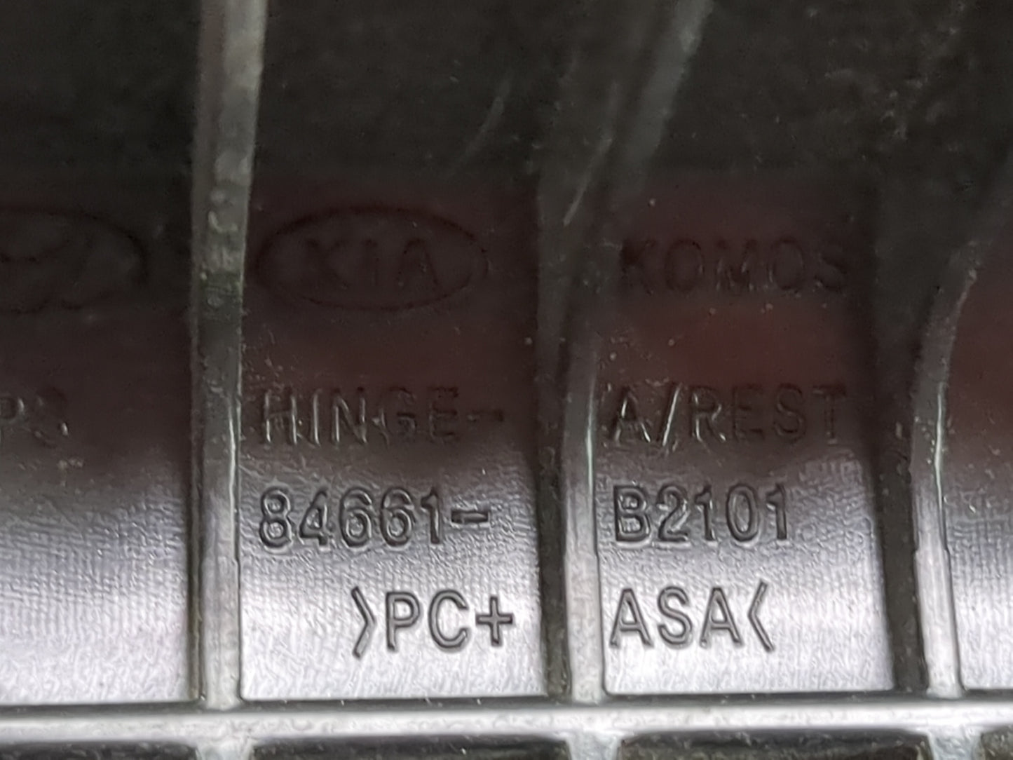 2019 Kia Soul Center Console Armrest Cover Lid P/N:84661-B2101 Fits OEM Used Auto Parts - Oemusedautoparts1.com