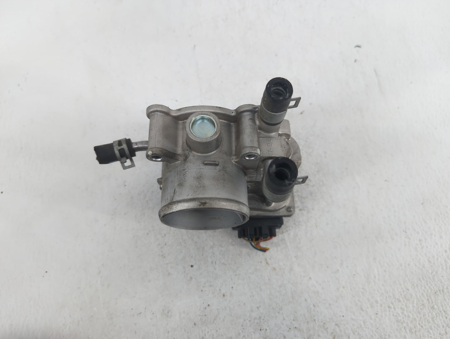 2012-2019 Kia Soul Throttle Body P/N:35100-2B300 Fits Fits 2012 2013 2014 2015 2016 2017 2018 2019 OEM Used Auto Parts - Oem