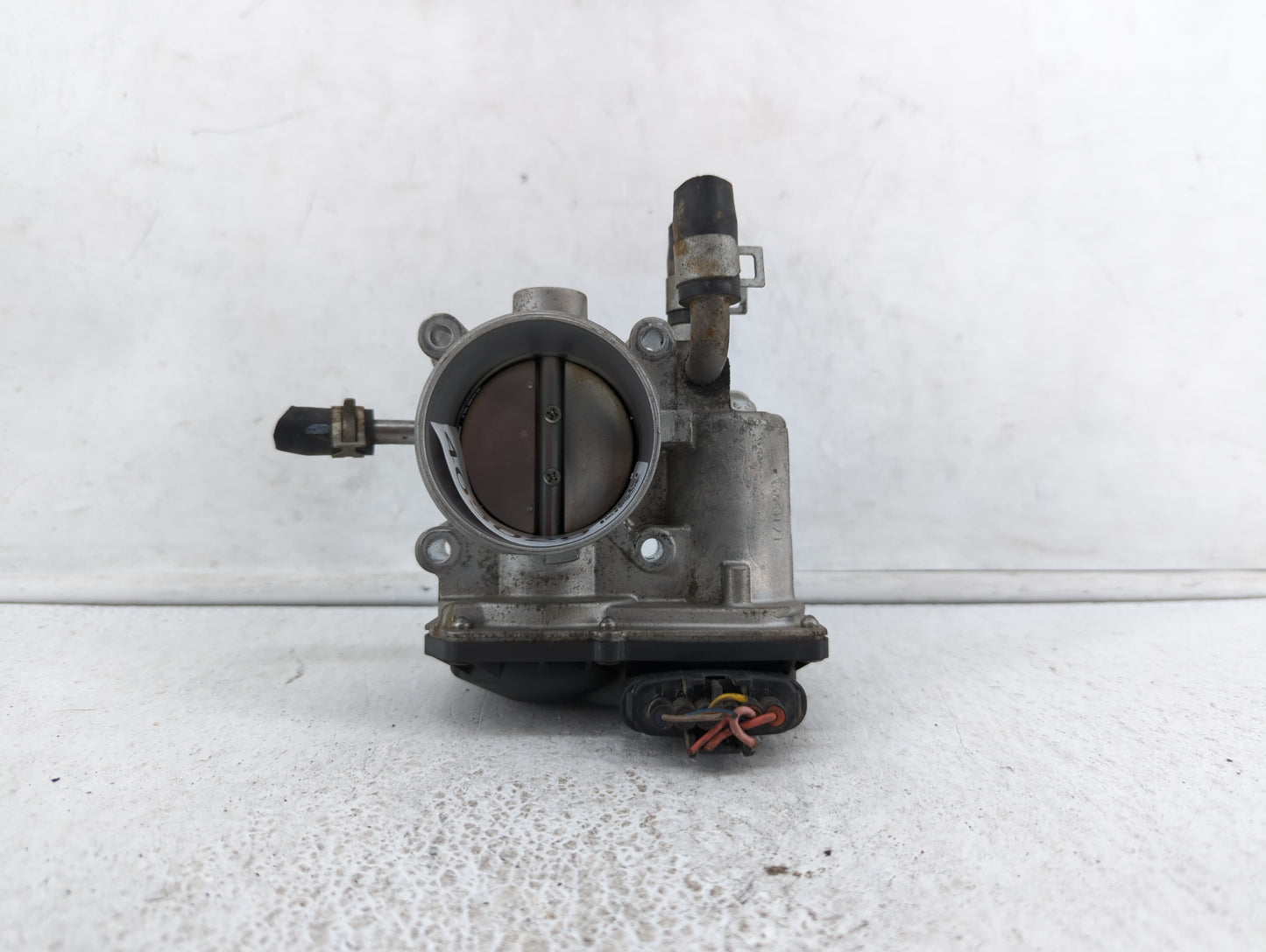 2012-2019 Kia Soul Throttle Body P/N:35100-2B300 Fits Fits 2012 2013 2014 2015 2016 2017 2018 2019 OEM Used Auto Parts - Oem