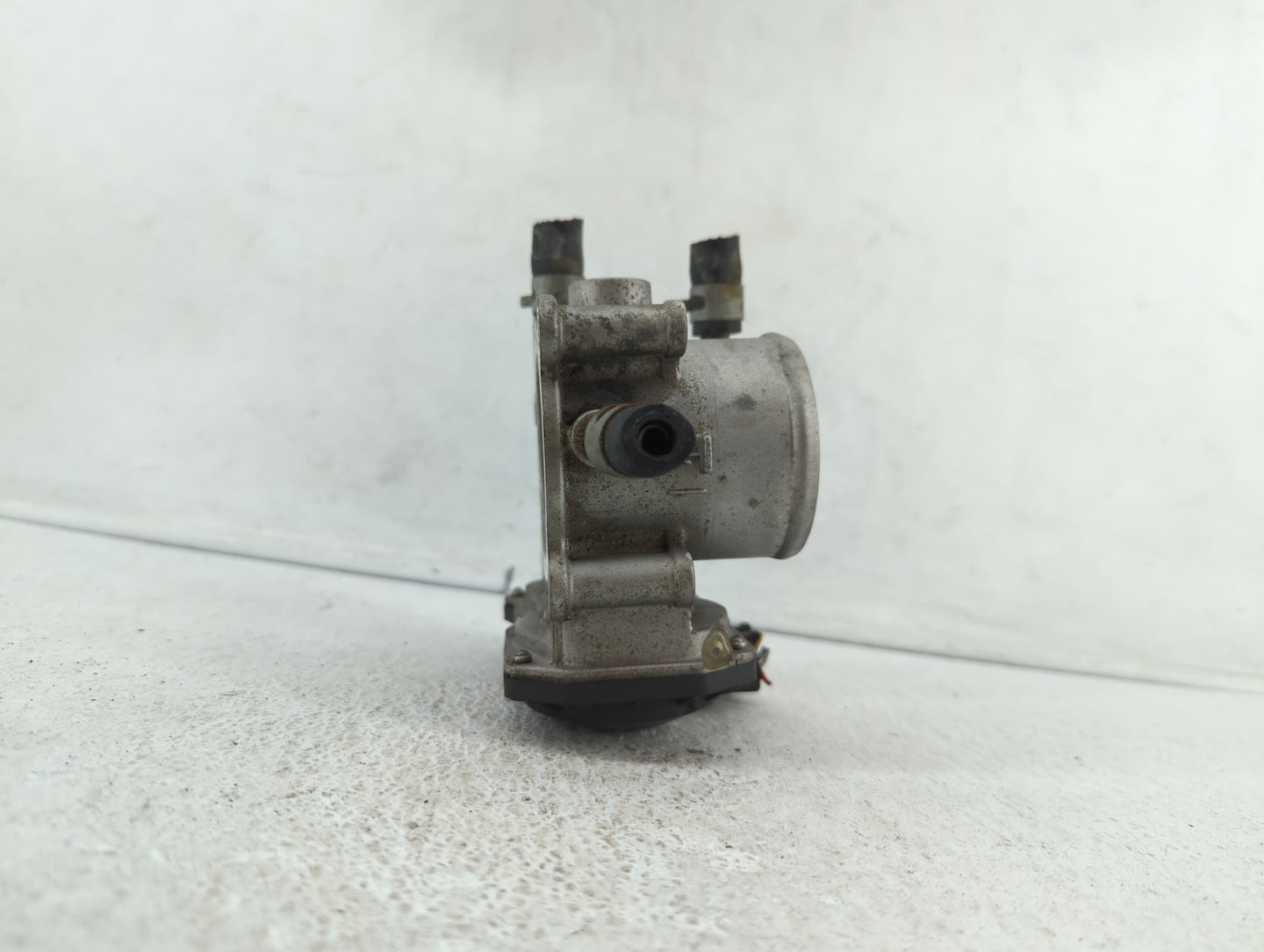 2012-2019 Kia Soul Throttle Body P/N:35100-2B300 Fits Fits 2012 2013 2014 2015 2016 2017 2018 2019 OEM Used Auto Parts - Oem