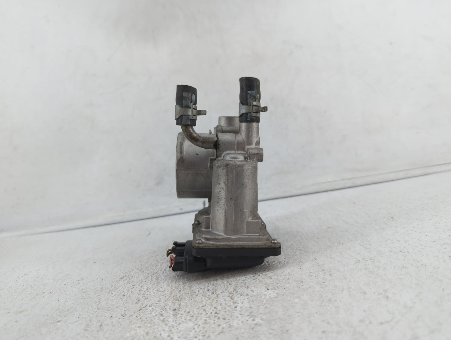 2012-2019 Kia Soul Throttle Body P/N:35100-2B300 Fits Fits 2012 2013 2014 2015 2016 2017 2018 2019 OEM Used Auto Parts - Oem