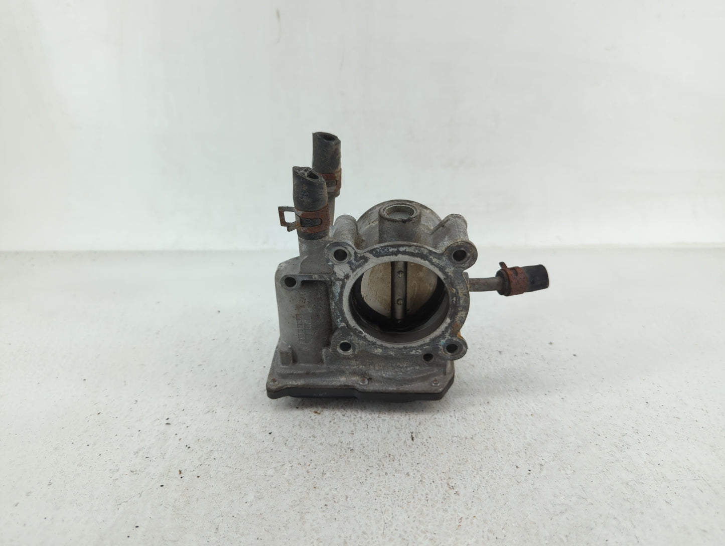 2012-2019 Kia Soul Throttle Body P/N:35100-2B300 Fits Fits 2012 2013 2014 2015 2016 2017 2018 2019 OEM Used Auto Parts - Oem