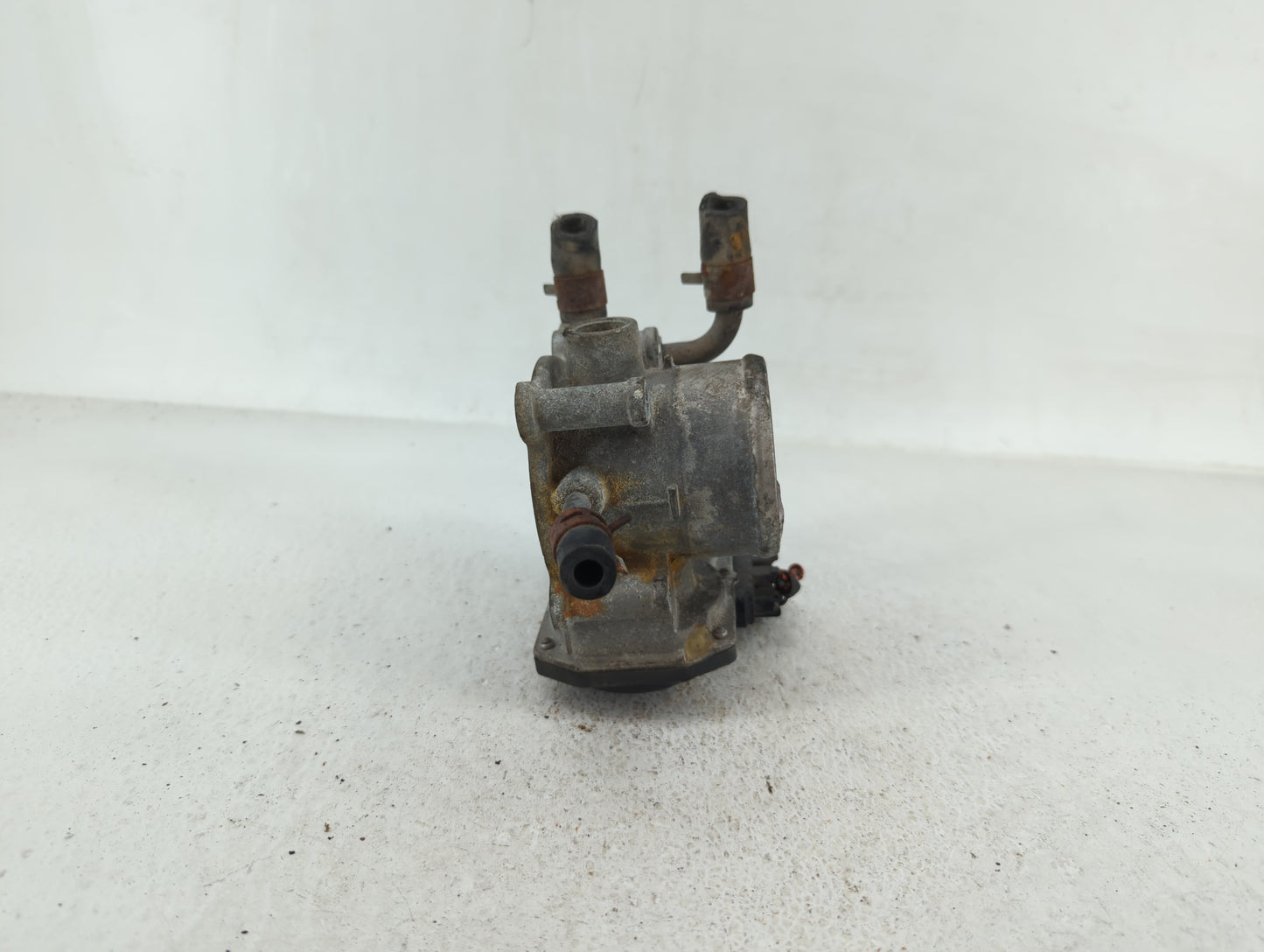 2012-2019 Kia Soul Throttle Body P/N:35100-2B300 Fits Fits 2012 2013 2014 2015 2016 2017 2018 2019 OEM Used Auto Parts - Oem