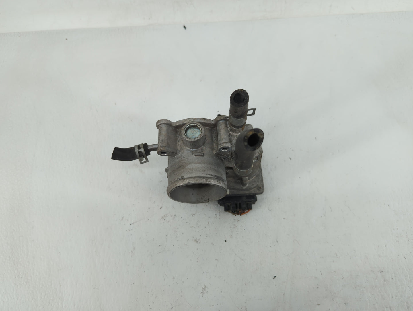 2012-2019 Kia Soul Throttle Body P/N:35100-2B300 Fits Fits 2012 2013 2014 2015 2016 2017 2018 2019 OEM Used Auto Parts - Oem