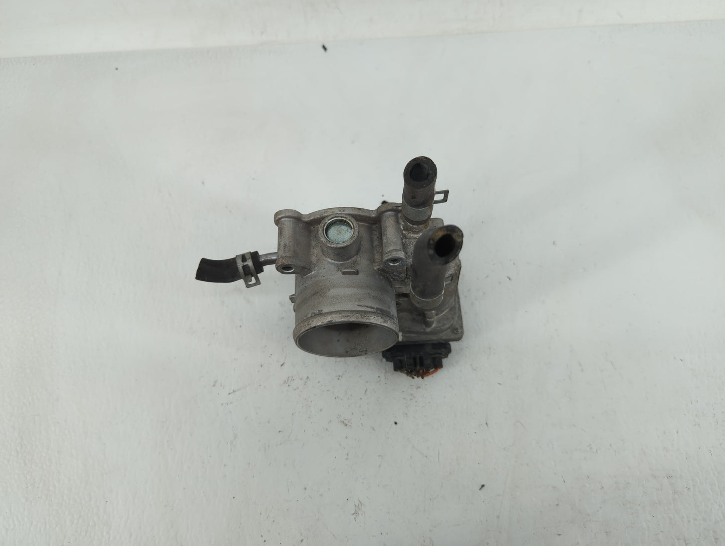 2012-2019 Kia Soul Throttle Body P/N:35100-2B300 Fits Fits 2012 2013 2014 2015 2016 2017 2018 2019 OEM Used Auto Parts - Oem