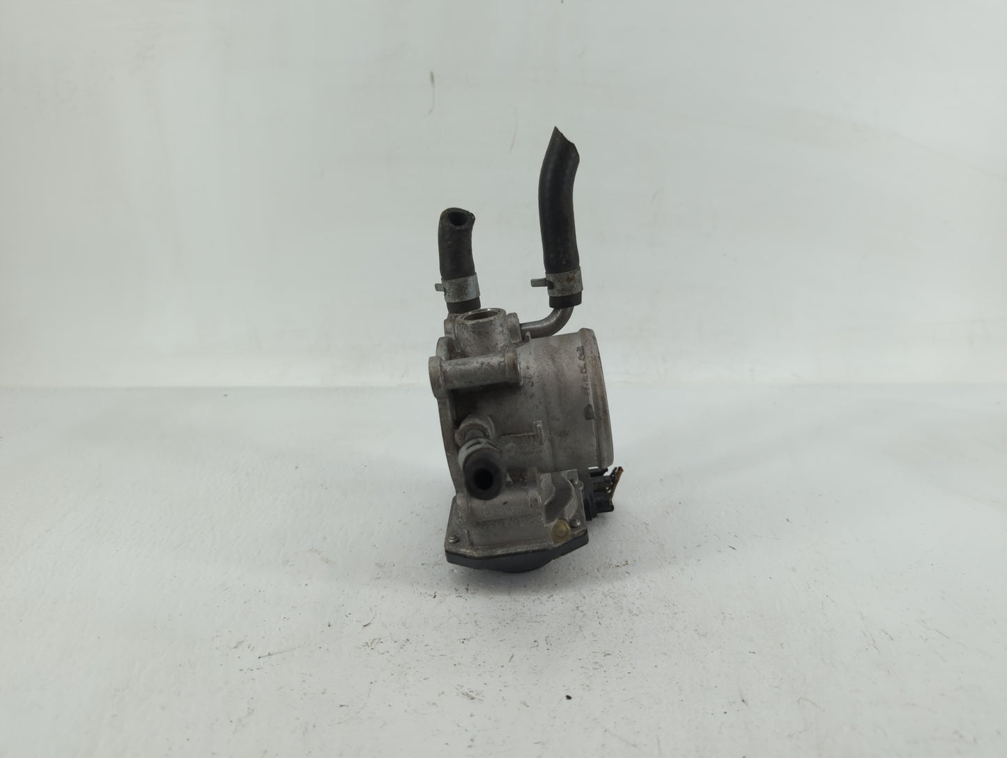 2012-2019 Kia Soul Throttle Body P/N:35100-2B300 Fits Fits 2012 2013 2014 2015 2016 2017 2018 2019 OEM Used Auto Parts - Oem