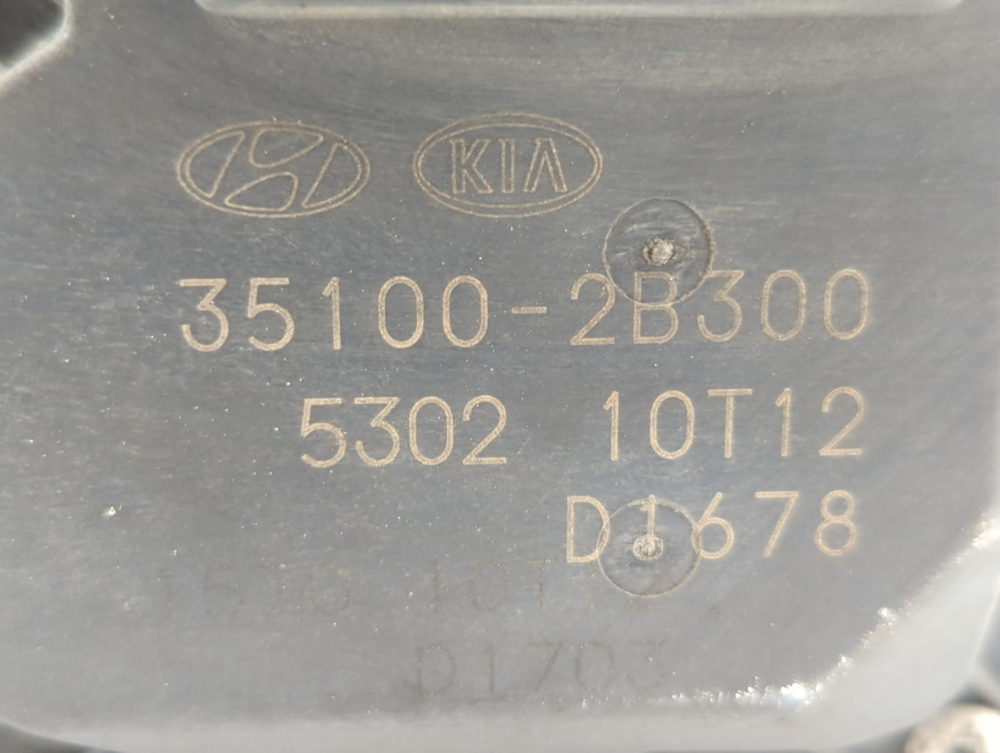 2012-2019 Kia Soul Throttle Body P/N:35100-2B300 Fits Fits 2012 2013 2014 2015 2016 2017 2018 2019 OEM Used Auto Parts - Oem
