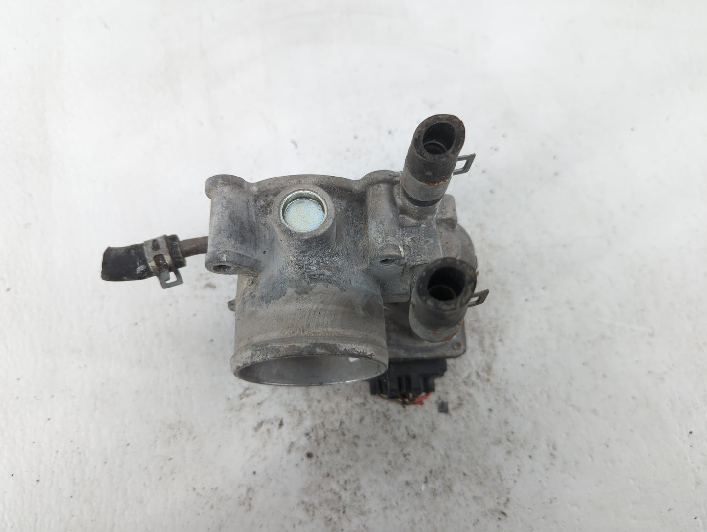 2012-2019 Kia Soul Throttle Body P/N:35100-2B300 Fits Fits 2012 2013 2014 2015 2016 2017 2018 2019 OEM Used Auto Parts - Oem