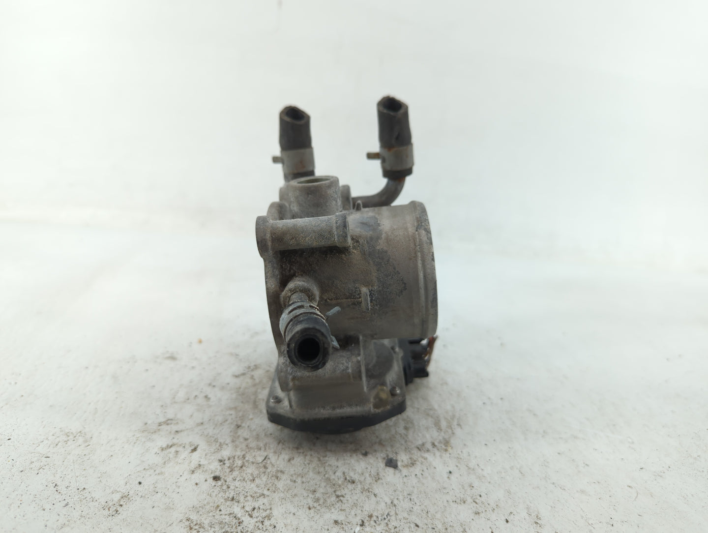 2012-2019 Kia Soul Throttle Body P/N:35100-2B300 Fits Fits 2012 2013 2014 2015 2016 2017 2018 2019 OEM Used Auto Parts - Oem