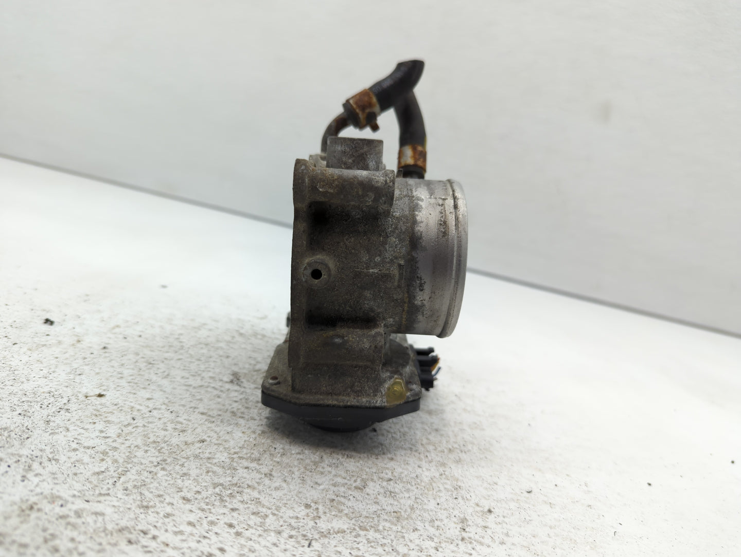 2014-2019 Kia Soul Throttle Body P/N:35100-2E000 Fits Fits 2011 2012 2013 2014 2015 2016 2017 2018 2019 2020 2021 OEM Used A