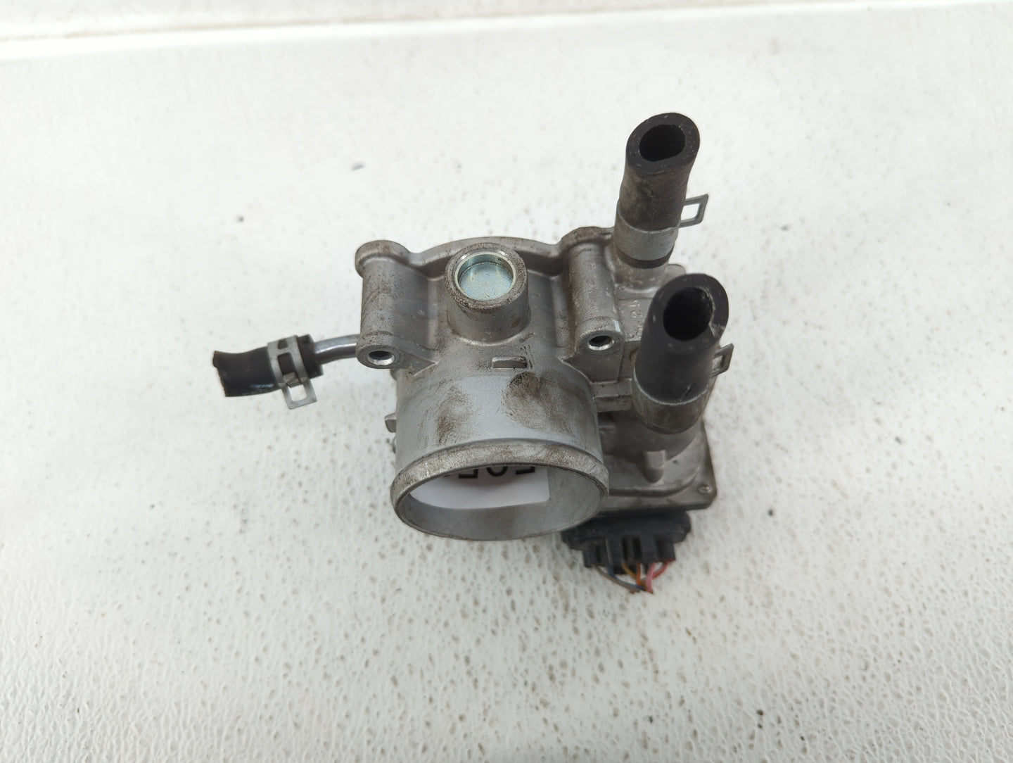 2012-2019 Kia Soul Throttle Body P/N:35100-2B300 Fits Fits 2012 2013 2014 2015 2016 2017 2018 2019 OEM Used Auto Parts - Oem