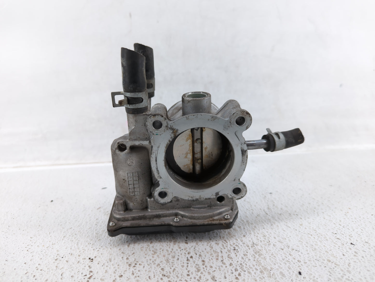 2012-2019 Kia Soul Throttle Body P/N:35100-2B300 Fits Fits 2012 2013 2014 2015 2016 2017 2018 2019 OEM Used Auto Parts - Oem
