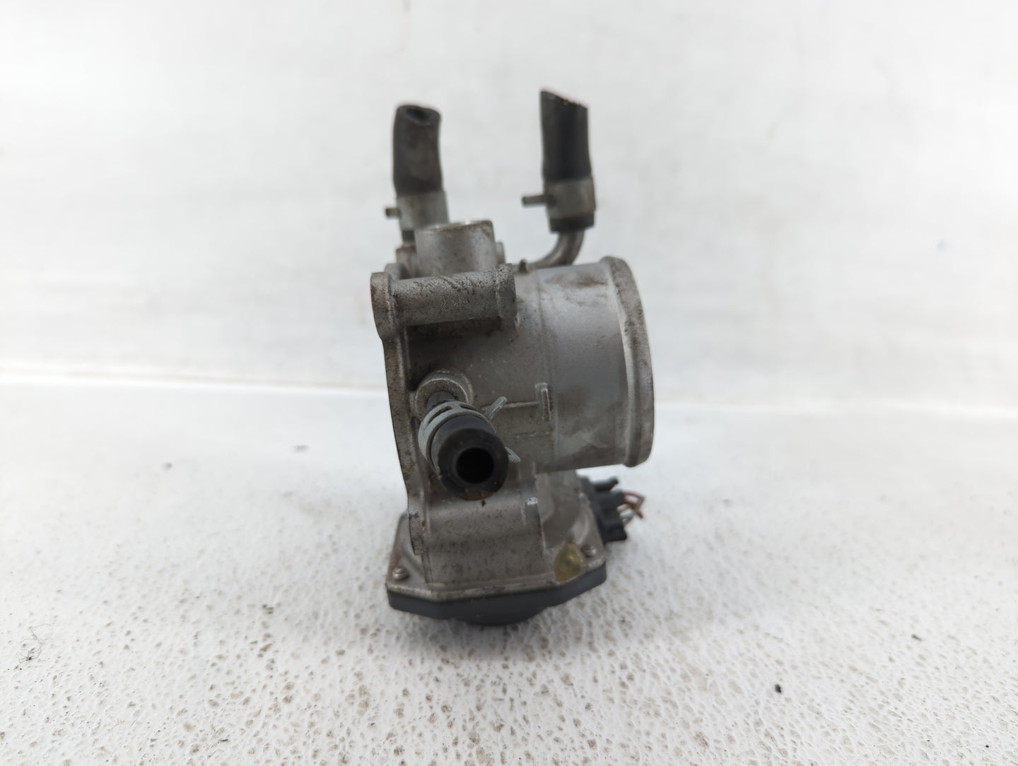 2012-2019 Kia Soul Throttle Body P/N:35100-2B300 Fits Fits 2012 2013 2014 2015 2016 2017 2018 2019 OEM Used Auto Parts - Oem