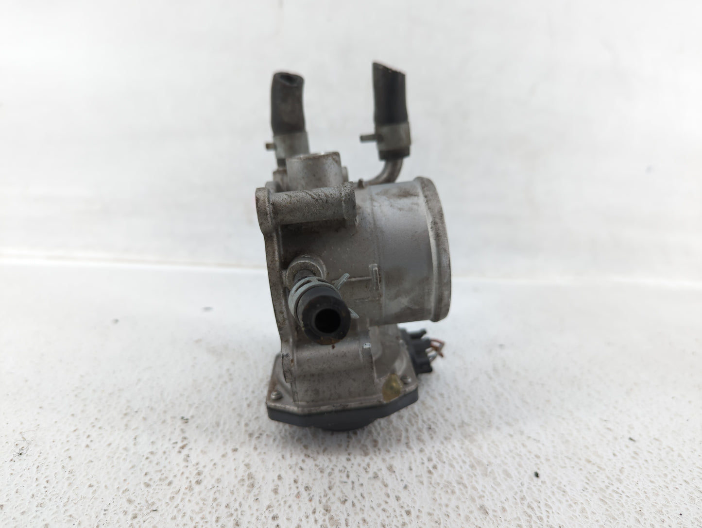 2012-2019 Kia Soul Throttle Body P/N:35100-2B300 Fits Fits 2012 2013 2014 2015 2016 2017 2018 2019 OEM Used Auto Parts - Oem