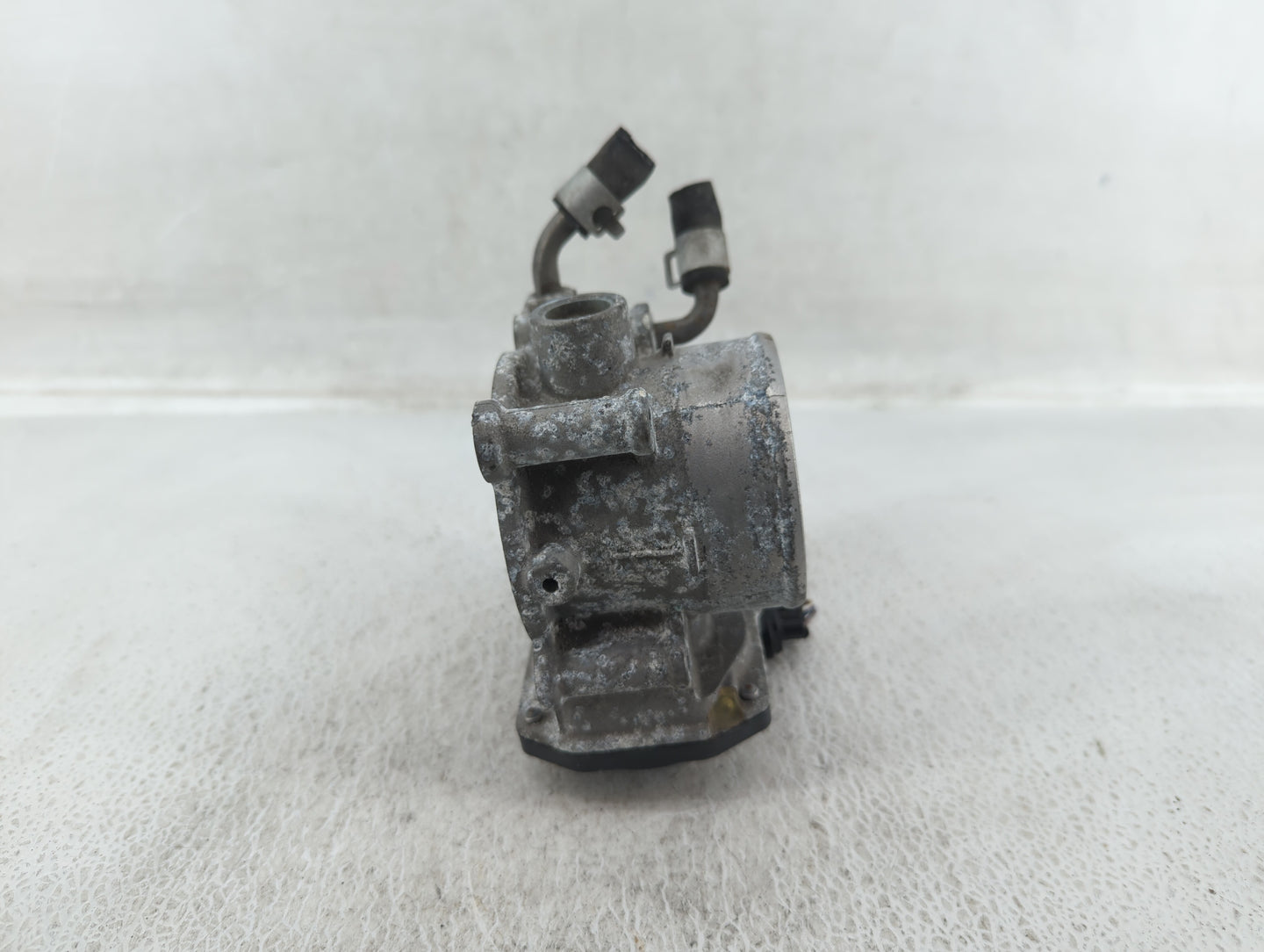 2014-2019 Kia Soul Throttle Body P/N:35100-2E000 Fits Fits 2011 2012 2013 2014 2015 2016 2017 2018 2019 2020 2021 OEM Used A