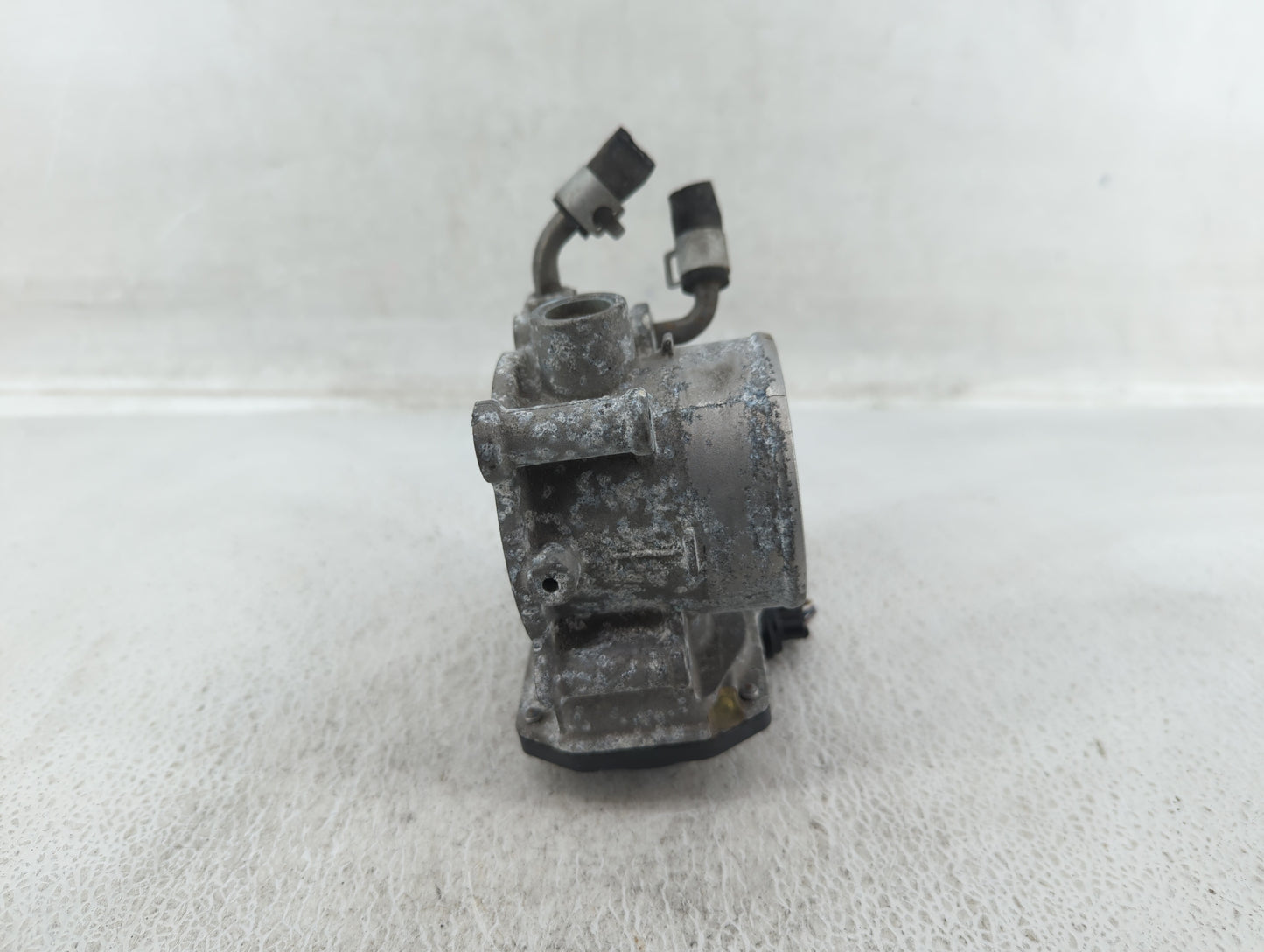 2014-2019 Kia Soul Throttle Body P/N:35100-2E000 Fits Fits 2011 2012 2013 2014 2015 2016 2017 2018 2019 2020 2021 OEM Used A