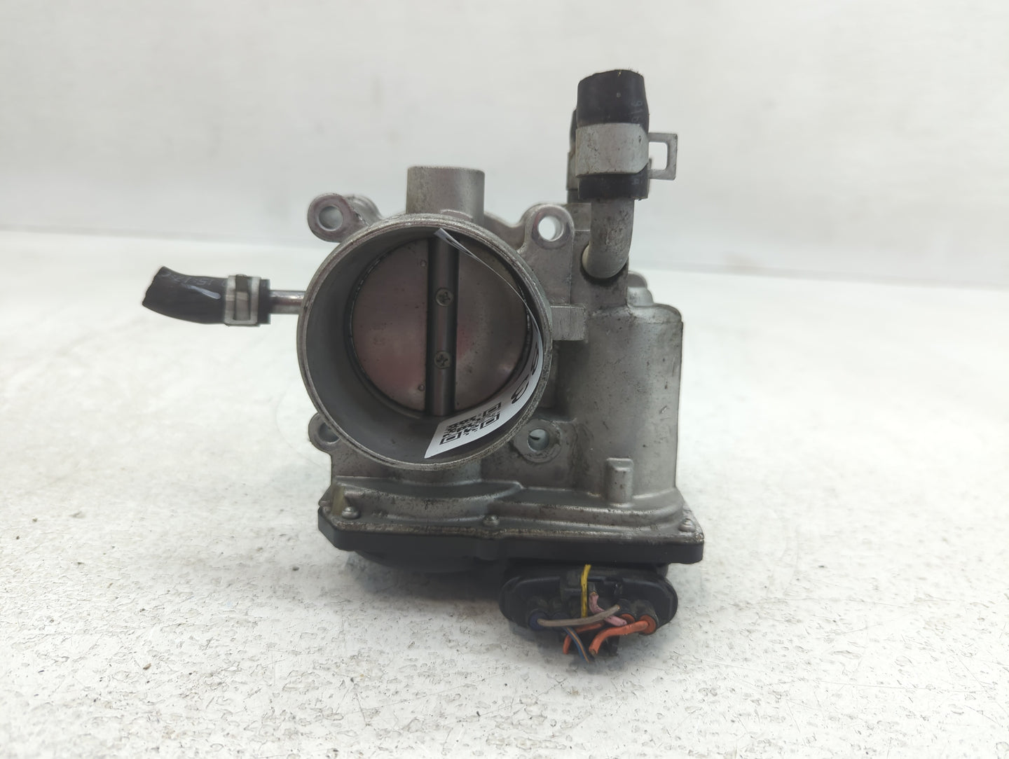 2012-2019 Kia Soul Throttle Body P/N:35100-2B300 Fits Fits 2012 2013 2014 2015 2016 2017 2018 2019 OEM Used Auto Parts - Oem