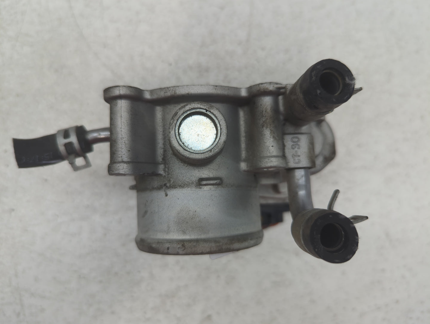 2012-2019 Kia Soul Throttle Body P/N:35100-2B300 Fits Fits 2012 2013 2014 2015 2016 2017 2018 2019 OEM Used Auto Parts - Oem