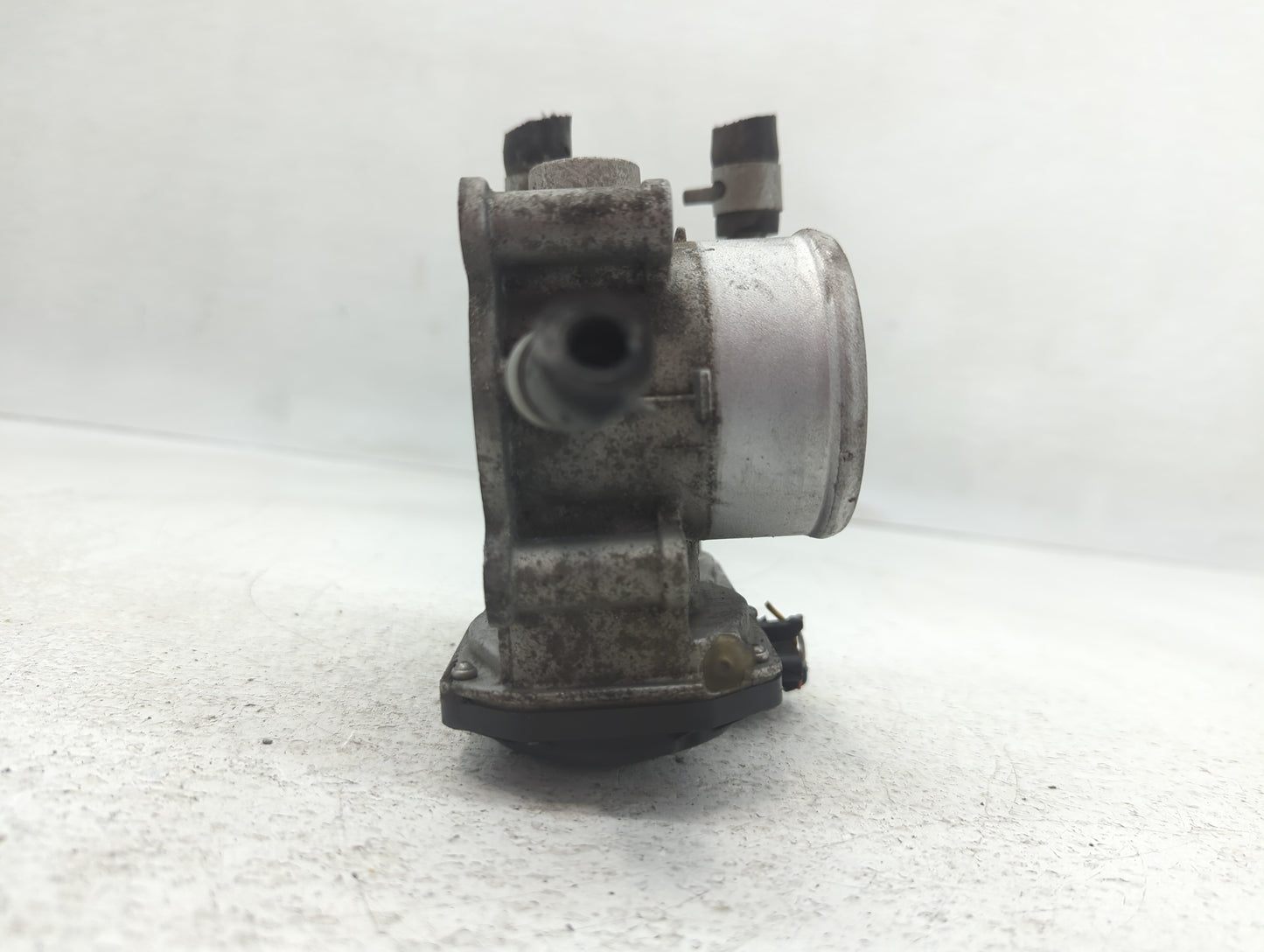 2012-2019 Kia Soul Throttle Body P/N:35100-2B300 Fits Fits 2012 2013 2014 2015 2016 2017 2018 2019 OEM Used Auto Parts - Oem